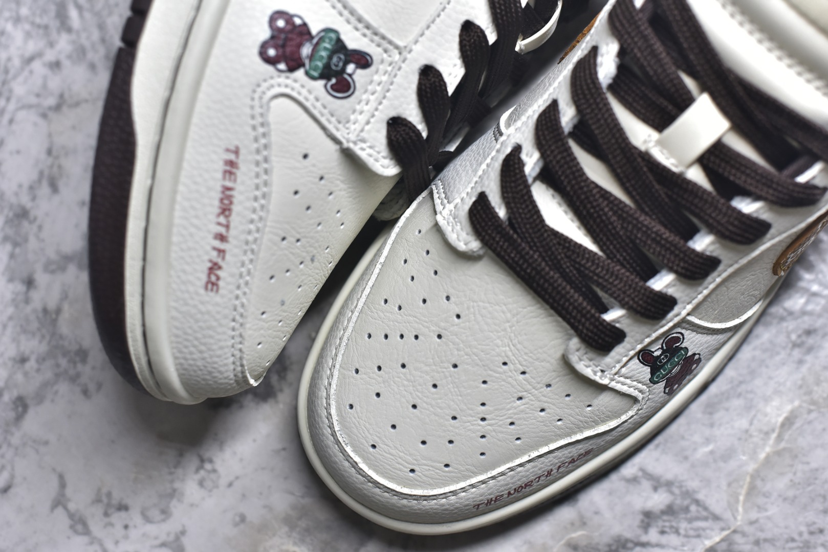 图片[8]-#Nike SB Dunk Low GUCCI联名“——白黑棕” 高端定制 低帮休闲板鞋 定制鞋盒 高级夜光效果 Ortholite鞋垫透气防臭 大厂纯原品质出货 超高清洁度 皮料切割干净无任何毛边 细节完美 货号：YF9511-916 尺码：36 36.5 37.5 38 38.5 39 40 40.5 41 42 42.5 43 44 44.5 45-选品中心