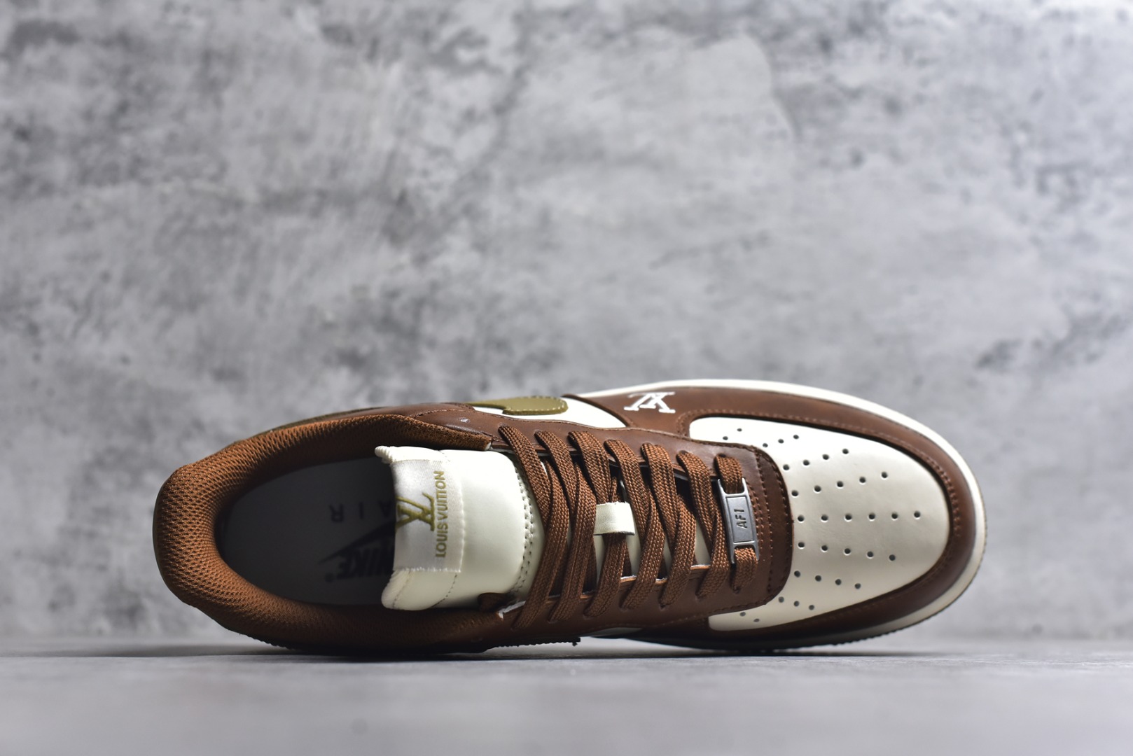 图片[4]-#海外限量发售！公司级NIke Air Force 1 \’07 Low “LV联名–白棕摩卡” 空军一号低帮 运动鞋 休闲鞋 折边针车 工艺难度大 原楦头原纸板 高端定制鞋盒 原厂鞋底 超高清洁度 细节完美 货号：NH0601-590 尺码：36 36.5 37.5 38 38.5 39 40 40.5 41 42 42.5 43 44 44.5 45-选品中心