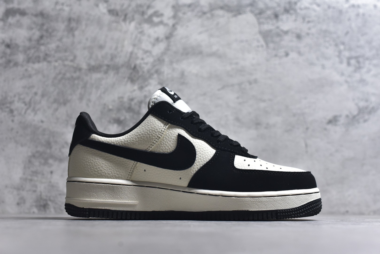 图片[3]-#海外限量发售！公司级Nike Air Force 1 \’07 Low “权志龙联名——雏菊米黑勾”空军一号 低帮 运动鞋 休闲鞋 折边针车 工艺难度大 原楦头原纸板 原装鞋盒 定制五金配件 内置全掌气垫 原厂鞋底 货号：LD1999-002 尺码：36 36.5 37.5 38 38.5 39 40 40.5 41 42 42.5 43 44 44.5 45-选品中心