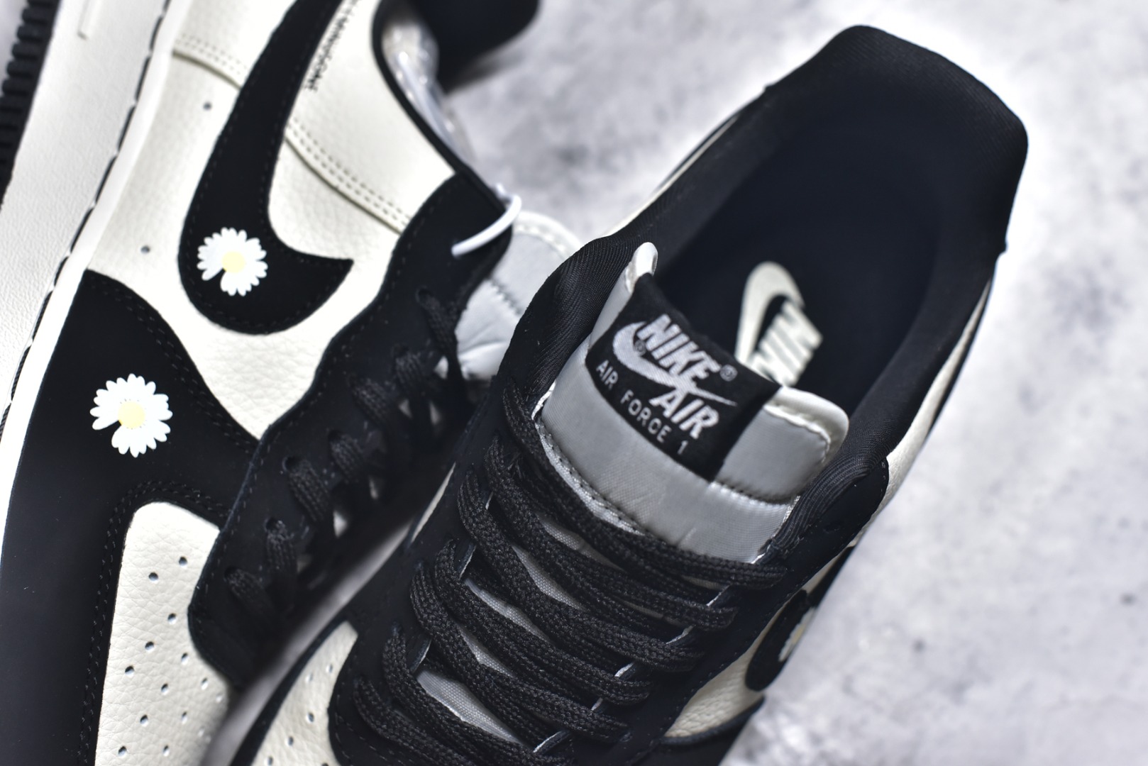 图片[9]-#海外限量发售！公司级Nike Air Force 1 \’07 Low “权志龙联名——雏菊米黑勾”空军一号 低帮 运动鞋 休闲鞋 折边针车 工艺难度大 原楦头原纸板 原装鞋盒 定制五金配件 内置全掌气垫 原厂鞋底 货号：LD1999-002 尺码：36 36.5 37.5 38 38.5 39 40 40.5 41 42 42.5 43 44 44.5 45-选品中心