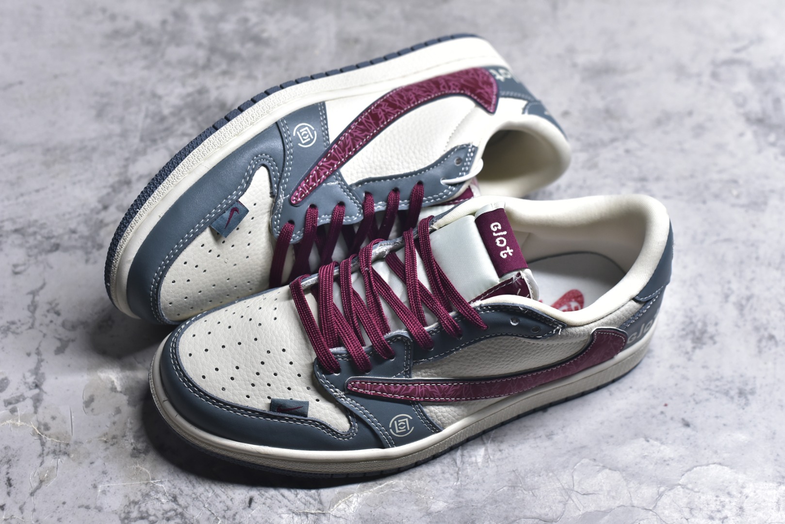 图片[7]-#Travis Scott x Nike Air Jordan 1 Low x DIOR Air Jordan 1 Low 纯原版本 全鞋采用原装头层皮，用料扎实 精雕细琢 鞋型极致还原 飞翼3D打印改良 深度立体 四线中底拉帮皮料选材 钢印 背胶一应俱全 全新批次 原装原模大底全鞋原厂定制皮料，手感细腻正确折边工艺 完美细节诠释 货号：XS2024 009 尺码：36 36.5 37.5 38 38.5 39 40 40.5 41 42 42.5 43 44 44.5 45-选品中心