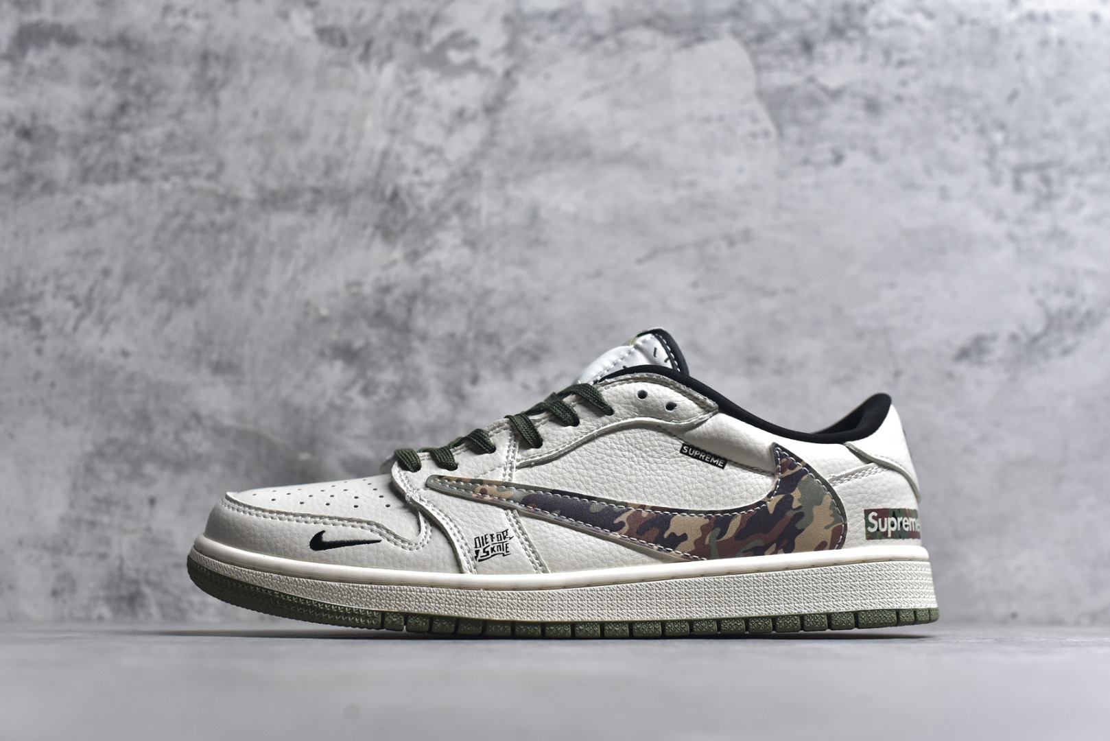 #Nike Air Jordan 1 x Travis Scott AJ1倒勾 乔一倒钩 ‘DIY’定制 耐克 低帮文化篮球鞋 完美品质出货 细节如图所示 鞋面切割工整 冲孔整齐干净 中底拉帮线 整体清洁度非常好 货号：XS2024-046 尺码：36 36.5 37.5 38 38.5 39 40 40.5 41 42 42.5 43 44 45-选品中心