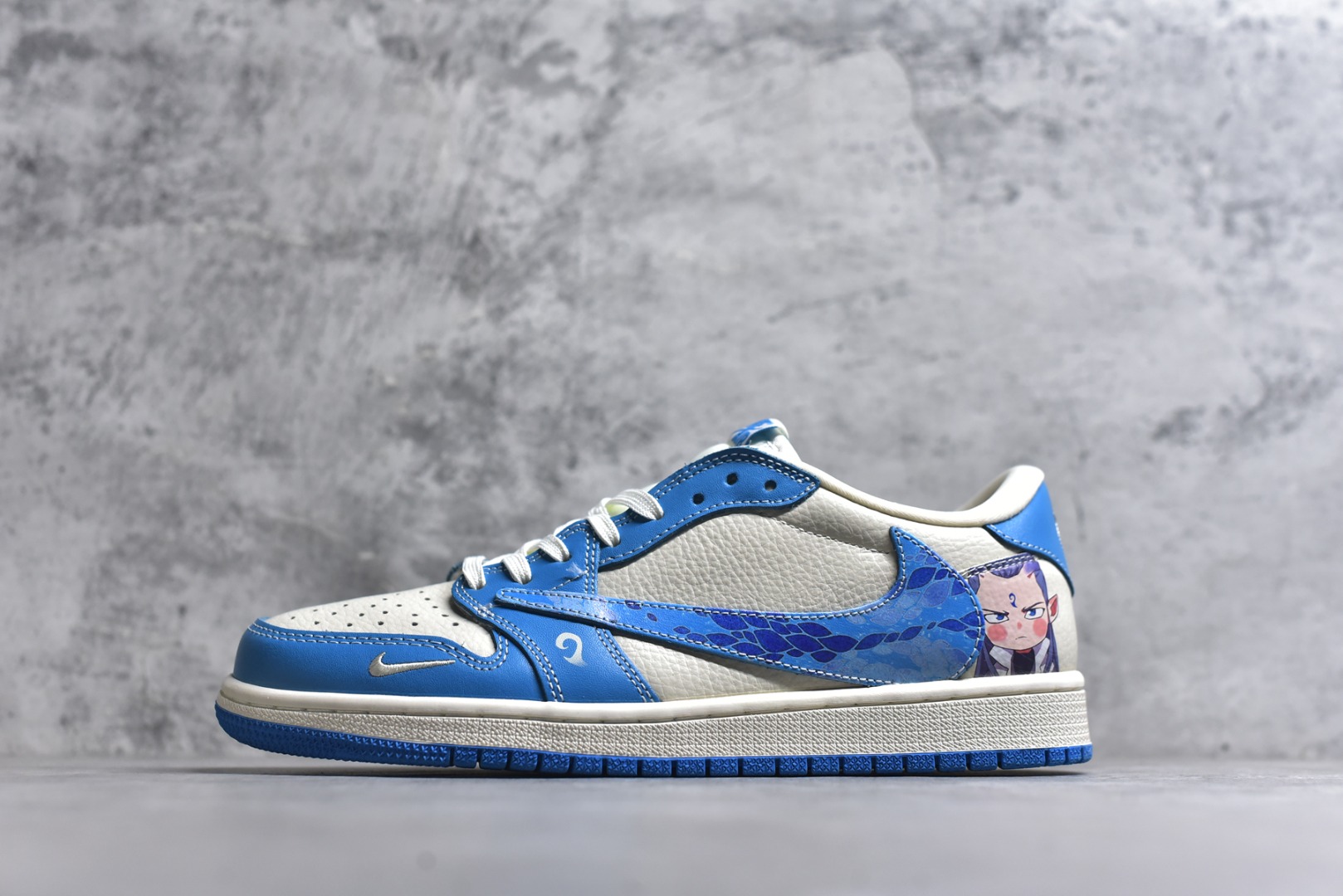 #海外爆款限量发售！公司级 Travis Scott x Fragment Design x Jordan Air Jordan 1 Low OG SP 多方联名合作融合了Travis Scott 独特的音乐风格，藤原浩个性的设计风格以及Jordan品牌的经典元素 使其成为一双具有独特身份和价值的鞋子 清新而立体的外观加上联名标识更突出了其独特身份 这种配色方案显示出活力和时尚感 在视觉上引人注目 鞋身的质感和细腻的细节处理使其显得高端而格调十足 这款“倒钩”联名是设计与创意完美结合 融合多方的个性风格是一款备受瞩目的潮流鞋款 低帮休闲板鞋 定制鞋盒 大厂纯原品质出货 超高清洁度 皮料切割干净无任何毛边 细节完美 货号：XS2025-066 尺码：36 36.5 37.5 38 38.5 39 40 40.5 41 42 42.5 43 44 44.5 45-选品中心