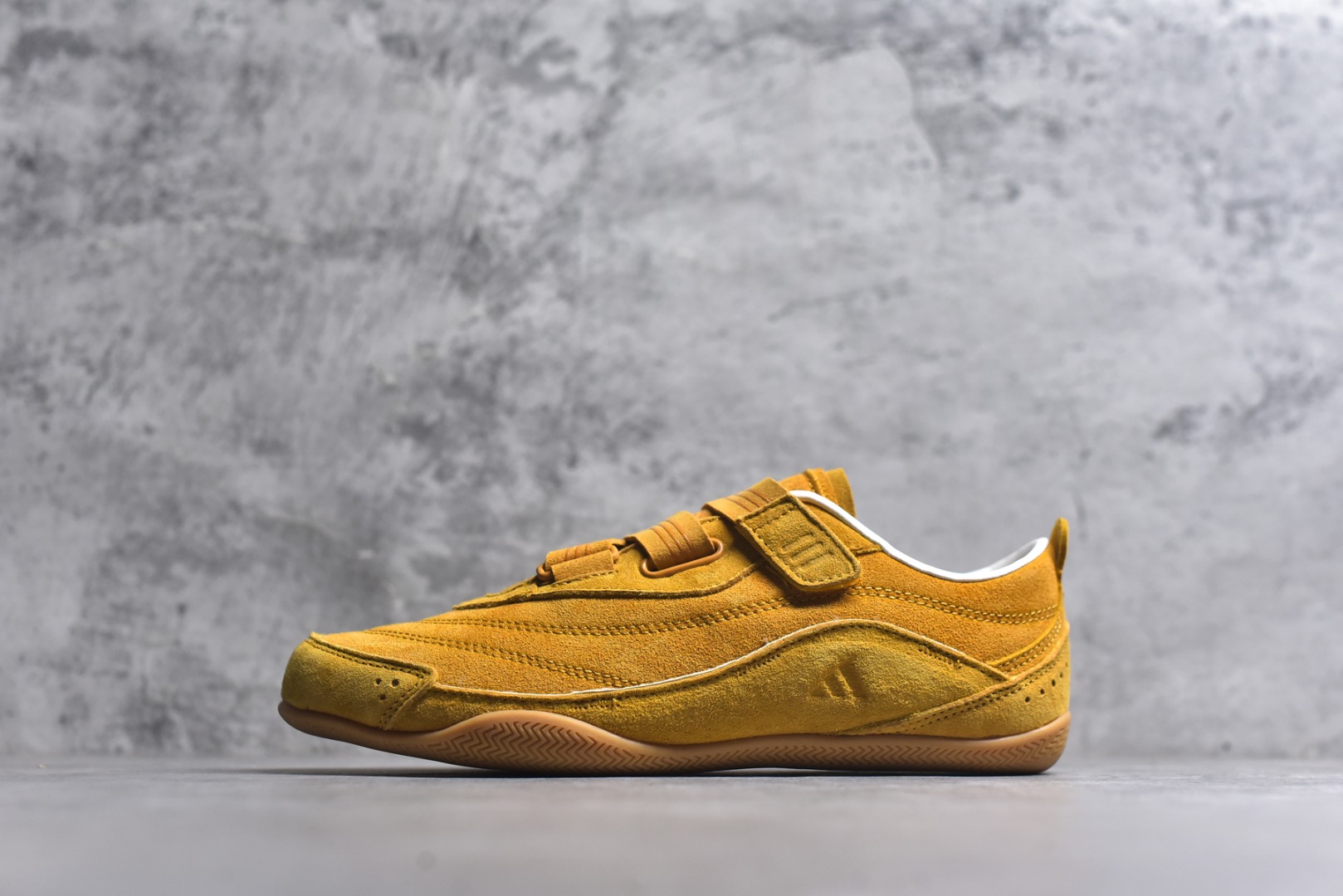 #AD FOS URBAN REVERIE 舒适百搭 耐磨 低帮 生活休闲鞋 KJ4036 实拍调校N版已经零色差零失真 百分百还原实物色彩所见即所得 不存在货不对板色差等低级问题 选购参考实物拍摄 不混卖不参货 只用心做好货严格选品 承诺混一赔十 尺码：36 36.5 37.5 38 38.5 39 40 40.5 41 42 42.5 43 44 44.5 45-选品中心