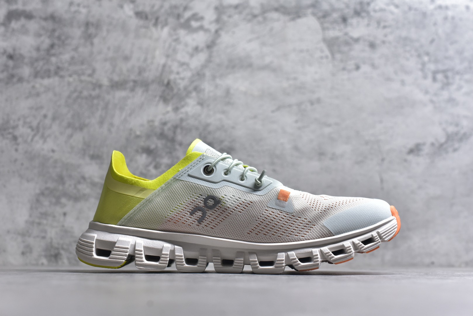 图片[3]-#On昂跑 Cloud 6 Coast 轻量运动休闲鞋 轻量透气的工程网格结合环保人造麂皮 衬托出活力醒目的视觉效果 饰有品牌Logo的TPU鞋带扣 让系带方式别具一格 是日常穿搭旅行和城市探索的理想之选 货号：3MF10030162 尺码：36 36.5 37.5 38 38.5 39 40 40.5 41 42 42.5 43 44 45-选品中心