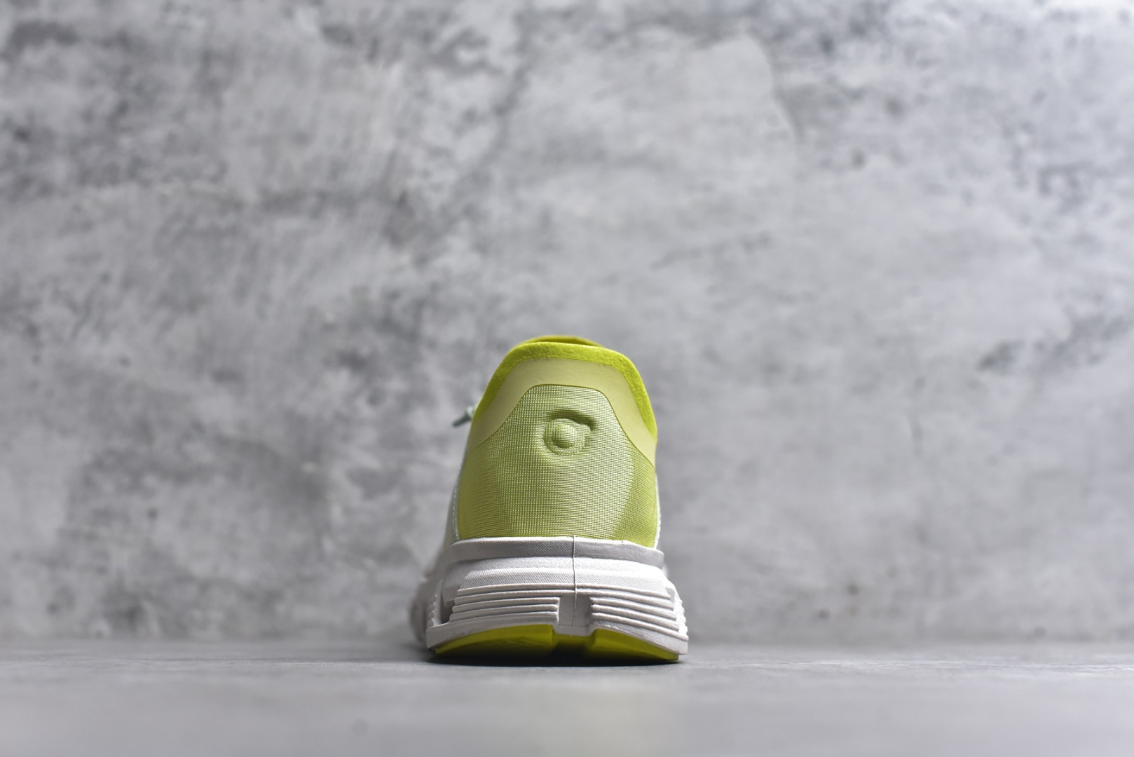 图片[5]-#On昂跑 Cloud 6 Coast 轻量运动休闲鞋 轻量透气的工程网格结合环保人造麂皮 衬托出活力醒目的视觉效果 饰有品牌Logo的TPU鞋带扣 让系带方式别具一格 是日常穿搭旅行和城市探索的理想之选 货号：3MF10030162 尺码：36 36.5 37.5 38 38.5 39 40 40.5 41 42 42.5 43 44 45-选品中心