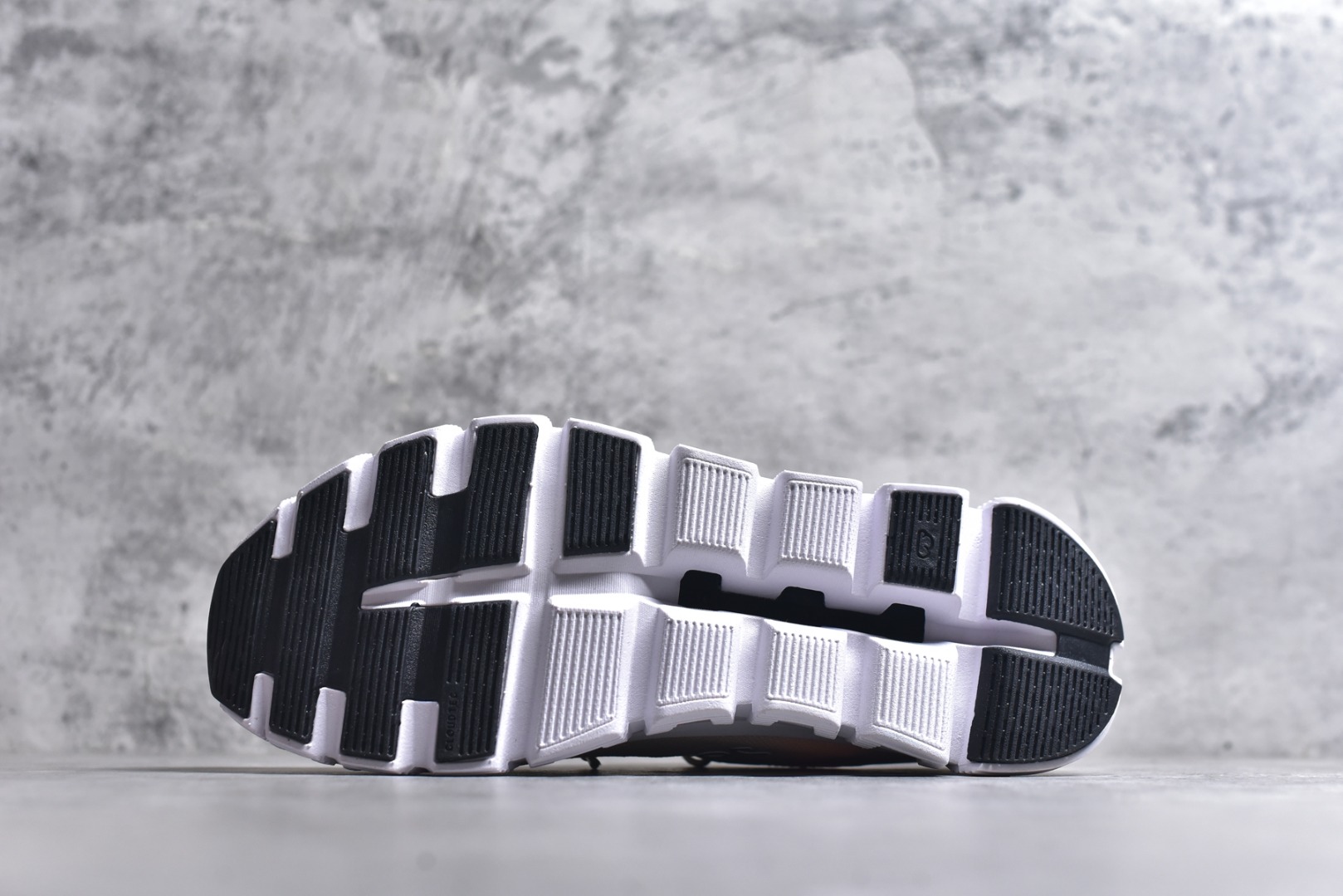 图片[6]-#On昂跑 Cloud 6 Coast 轻量运动休闲鞋 轻量透气的工程网格结合环保人造麂皮 衬托出活力醒目的视觉效果 饰有品牌Logo的TPU鞋带扣 让系带方式别具一格 是日常穿搭旅行和城市探索的理想之选 货号：3MF10030162 尺码：36 36.5 37.5 38 38.5 39 40 40.5 41 42 42.5 43 44 45-选品中心