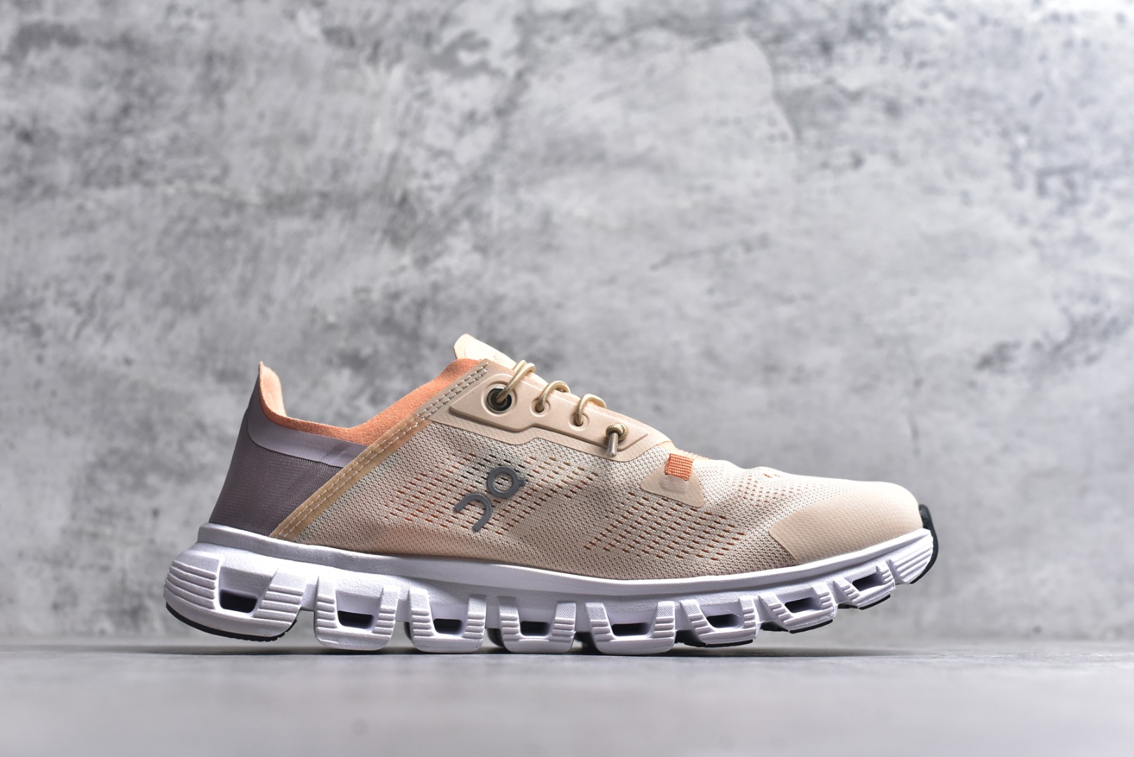 图片[3]-#On昂跑 Cloud 6 Coast 轻量运动休闲鞋 轻量透气的工程网格结合环保人造麂皮 衬托出活力醒目的视觉效果 饰有品牌Logo的TPU鞋带扣 让系带方式别具一格 是日常穿搭旅行和城市探索的理想之选 货号：3MF10030162 尺码：36 36.5 37.5 38 38.5 39 40 40.5 41 42 42.5 43 44 45-选品中心