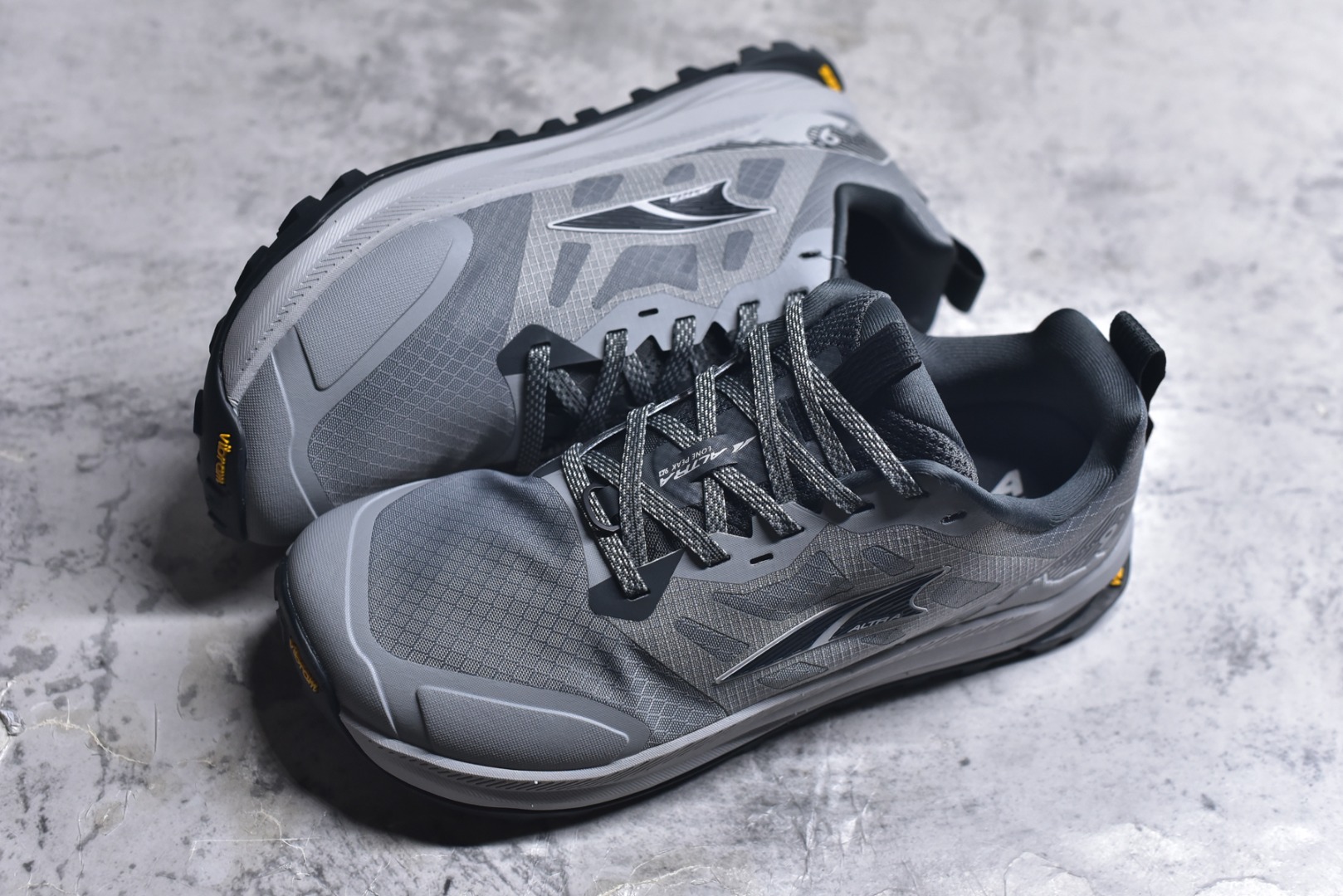 图片[7]-#Altra Lone Peak 9 舒适运动越野跑鞋 2009年，长跑精英运动员Golden Harper在美国犹他州创立了“Altra Footwear”，跑鞋特点是采用舒适的FootShape™M（很适鞋楦）设计和独特的BalancedCushioning™（平衡缓冲）技术，帮助遭受伤病困扰的跑者回归跑步，从而迅速积累起良好的口碑。2011年品牌迅速发展，屡获大奖。2015年开始不仅占据全美跑鞋前十，足迹更是遍布全球。2016年Altra正式进入中国市场，凭借独特的品牌风格以及出色的性能表现，三年来获得越来越多普通跑者的喜爱。销售业绩增长迅速，成为中国越野跑市场占有量前三的跑鞋品牌。实拍调校N版已经零色差零失真 百分百还原实物色彩所见即所得 不存在货不对板色差等低级问题 选购参考实物拍摄 不混卖不参货 只用心做好货严格选品 承诺混一赔十 尺码：39 40 40.5 41 42 42.5 43 44 44.5 45 46-选品中心