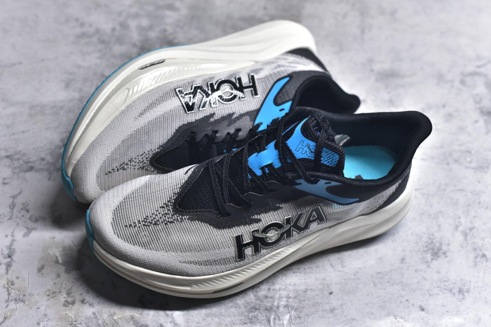 图片[7]-#HOKA ONE ONE Rocket X 3 低帮专业越野跑步鞋 实拍首发 相较于前几代Mafate包裹感更好 跟Speedgoat(快速羚羊)系列比起来更加舒适 鞋底防滑性能在下坡的石板台阶和原始路面都有很好的表现 HOKA血统属性厚底设计 在快速下坡时起到缓震保护作用 减少重力给予脚踝、膝部、髋关节等处带来的冲击力 尺码：36 37 37.5 38 38.5 39 40 40.5 41 42 42.5 43 44 44.5 45-选品中心