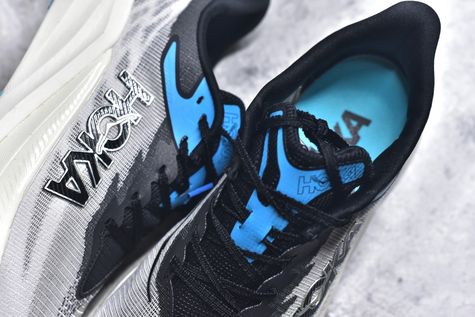 图片[9]-#HOKA ONE ONE Rocket X 3 低帮专业越野跑步鞋 实拍首发 相较于前几代Mafate包裹感更好 跟Speedgoat(快速羚羊)系列比起来更加舒适 鞋底防滑性能在下坡的石板台阶和原始路面都有很好的表现 HOKA血统属性厚底设计 在快速下坡时起到缓震保护作用 减少重力给予脚踝、膝部、髋关节等处带来的冲击力 尺码：36 37 37.5 38 38.5 39 40 40.5 41 42 42.5 43 44 44.5 45-选品中心