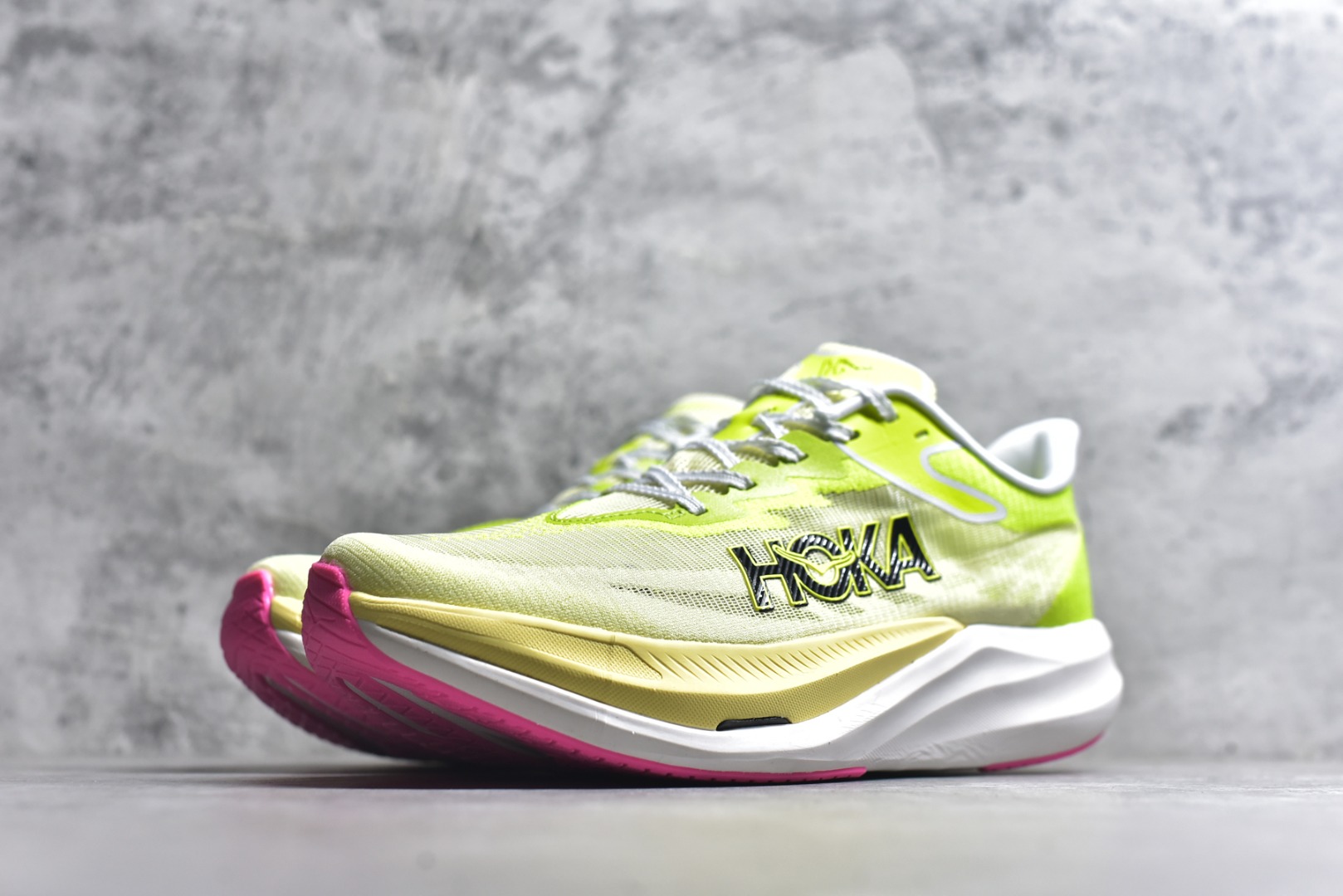 图片[2]-#HOKA ONE ONE Rocket X 3 低帮专业越野跑步鞋 实拍首发 相较于前几代Mafate包裹感更好 跟Speedgoat(快速羚羊)系列比起来更加舒适 鞋底防滑性能在下坡的石板台阶和原始路面都有很好的表现 HOKA血统属性厚底设计 在快速下坡时起到缓震保护作用 减少重力给予脚踝、膝部、髋关节等处带来的冲击力 尺码：36 37 37.5 38 38.5 39 40 40.5 41 42 42.5 43 44 44.5 45-选品中心