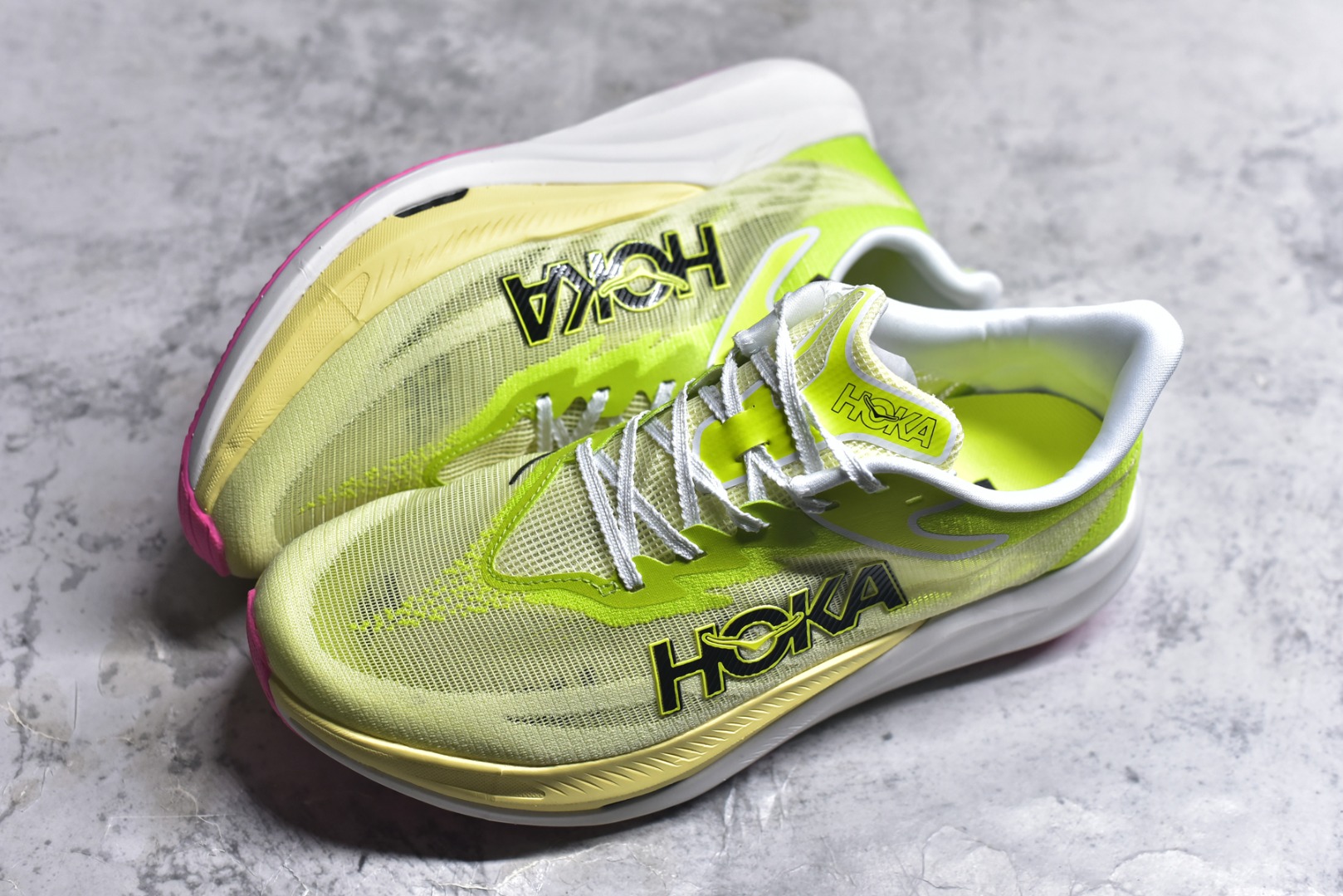 图片[7]-#HOKA ONE ONE Rocket X 3 低帮专业越野跑步鞋 实拍首发 相较于前几代Mafate包裹感更好 跟Speedgoat(快速羚羊)系列比起来更加舒适 鞋底防滑性能在下坡的石板台阶和原始路面都有很好的表现 HOKA血统属性厚底设计 在快速下坡时起到缓震保护作用 减少重力给予脚踝、膝部、髋关节等处带来的冲击力 尺码：36 37 37.5 38 38.5 39 40 40.5 41 42 42.5 43 44 44.5 45-选品中心