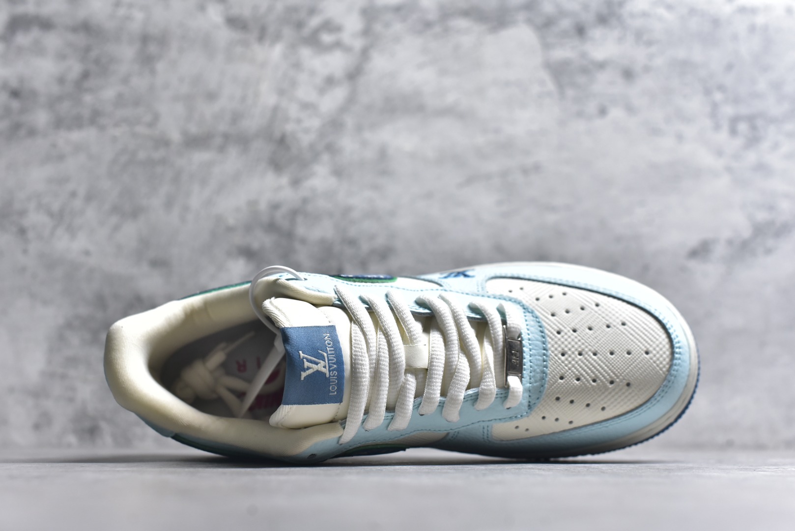 图片[4]-#Nike Air Force 1 Low 07 x Louis Vuitton x Supreme LVSUP联名-白蓝 原楦头原纸板 打造纯正低帮空军版型专注外贸渠道 全掌内置蜂窝气垫 原盒配件 原厂中底钢印、拉帮完美 货号：YF9511 809 尺码：36 36.5 37.5 38 38.5 39 40 40.5 41 42 42.5 43 44 44.5 45-选品中心