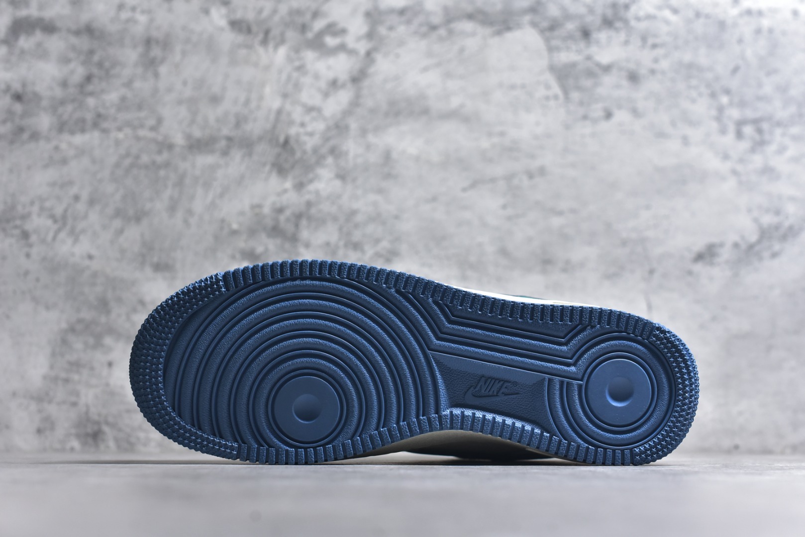 图片[6]-#Nike Air Force 1 Low 07 x Louis Vuitton x Supreme LVSUP联名-白蓝 原楦头原纸板 打造纯正低帮空军版型专注外贸渠道 全掌内置蜂窝气垫 原盒配件 原厂中底钢印、拉帮完美 货号：YF9511 809 尺码：36 36.5 37.5 38 38.5 39 40 40.5 41 42 42.5 43 44 44.5 45-选品中心