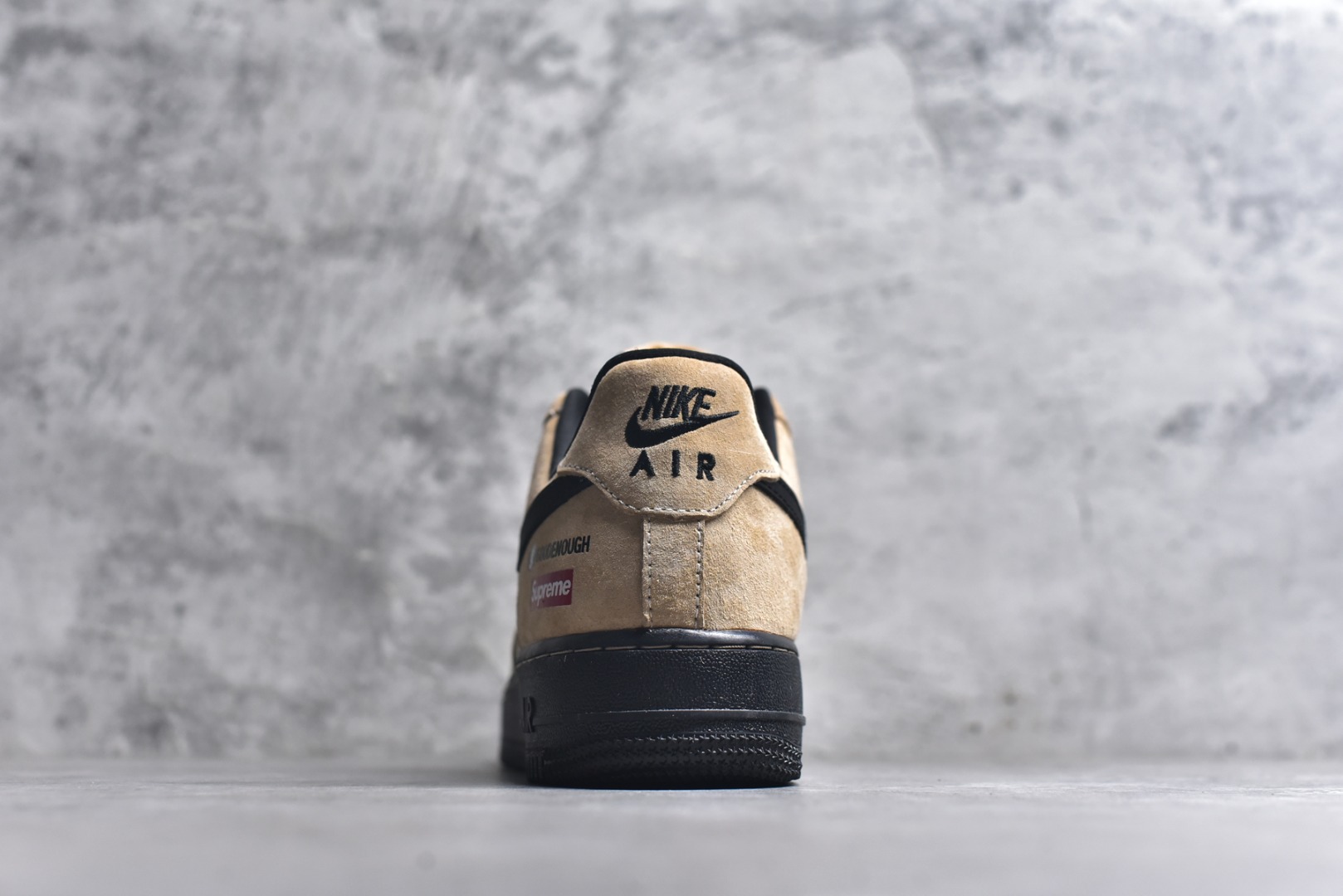 图片[5]-#NK Air Force 1 \’07 Low Supreme 藤原浩 联名–黑棕空军一号低帮 运动鞋 休闲鞋 折边针车 头层猪巴戈 工艺难度大 原楦头原纸板 高端定制鞋盒 原厂鞋底 超高清洁度 细节完美 货号：YF9511-810 尺码：36 36.5 37.5 38 38.5 39 40 40.5 41 42 42.5 43 44 44.5 45-选品中心