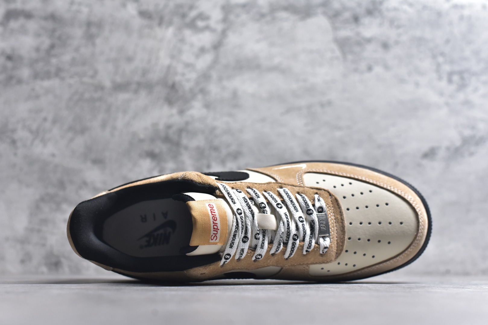 图片[4]-#NK Air Force 1 \’07 Low Supreme 藤原浩 联名–黑棕空军一号低帮 运动鞋 休闲鞋 折边针车 头层猪巴戈 工艺难度大 原楦头原纸板 高端定制鞋盒 原厂鞋底 超高清洁度 细节完美 货号：YF9511-810 尺码：36 36.5 37.5 38 38.5 39 40 40.5 41 42 42.5 43 44 44.5 45-选品中心