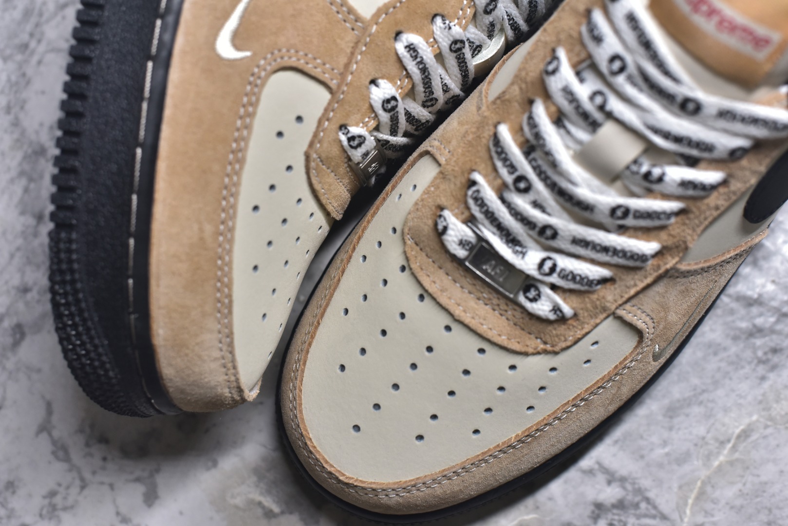 图片[8]-#NK Air Force 1 \’07 Low Supreme 藤原浩 联名–黑棕空军一号低帮 运动鞋 休闲鞋 折边针车 头层猪巴戈 工艺难度大 原楦头原纸板 高端定制鞋盒 原厂鞋底 超高清洁度 细节完美 货号：YF9511-810 尺码：36 36.5 37.5 38 38.5 39 40 40.5 41 42 42.5 43 44 44.5 45-选品中心