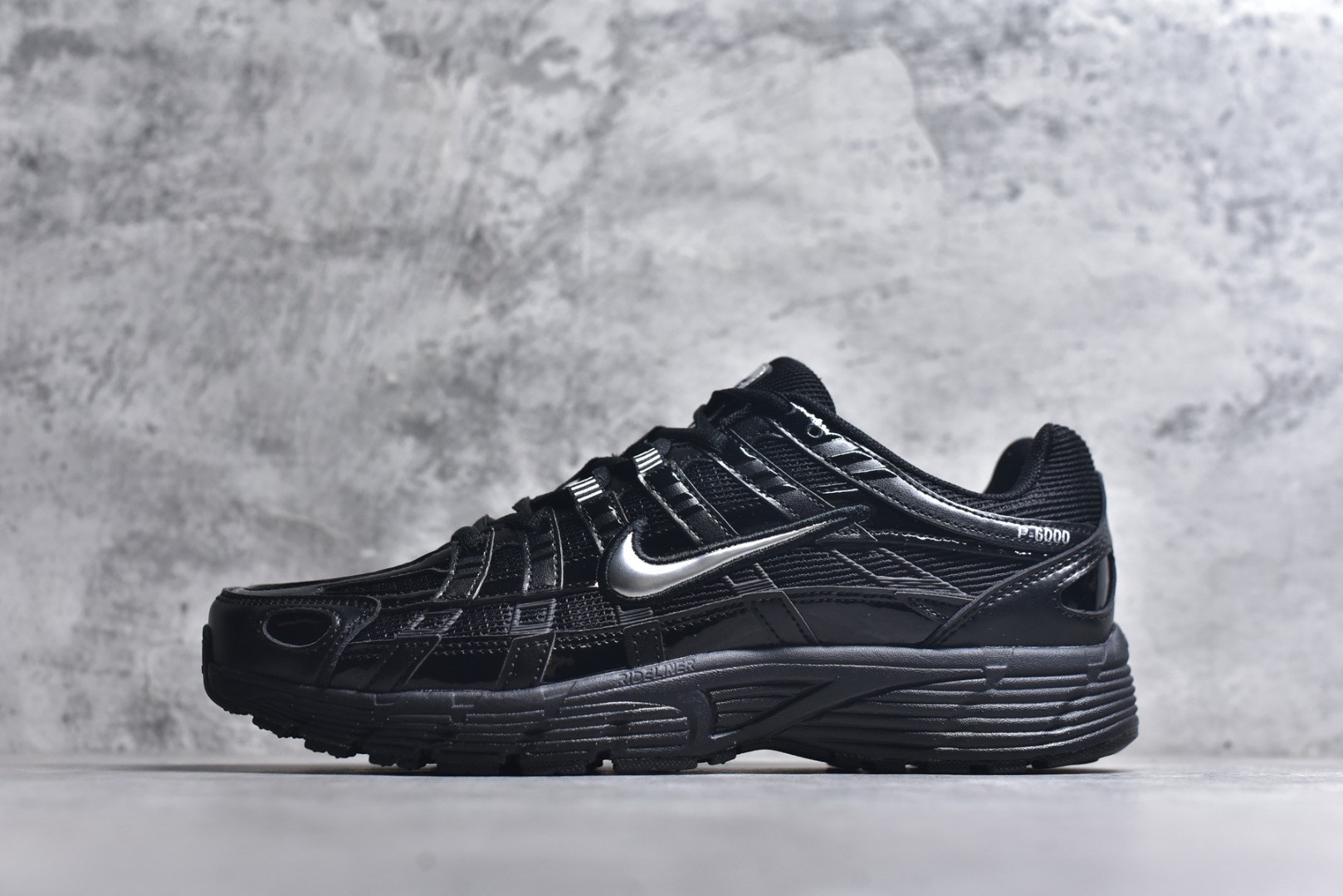 #Nike P-6000 Premium系列低帮复古老爹风休闲运动舒适慢跑鞋 IF6137-001 最大做到47.5 男女码真标半码制 升级原楦原纸版数据开发版型 采用硬质牛剖革组合透气网面材质 正确3层组织中底搭载EVA轻量缓震嵌入双层革新物料鞋垫,外置防滑耐磨橡胶底片❗ 尺码：36-47.5-选品中心