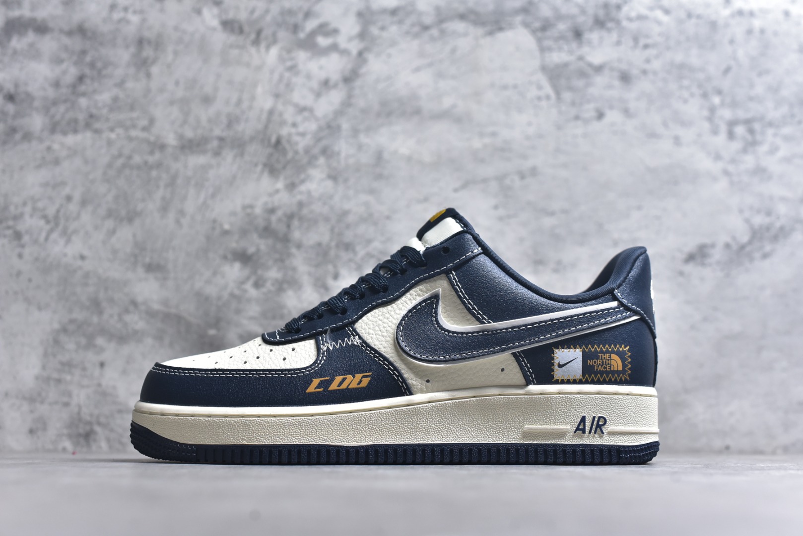 #海外限量发售！公司级Nike Air Force 1 \'07 Low “北面联名——CDG针织米蓝”空军一号 低帮 运动鞋 休闲鞋 折边针车 工艺难度大 原楦头原纸板 原装鞋盒 定制五金配件 内置全掌气垫 原厂鞋底 货号：KK1988-014 尺码：36 36.5 37.5 38 38.5 39 40 40.5 41 42 42.5 43 44 44.5 45-选品中心