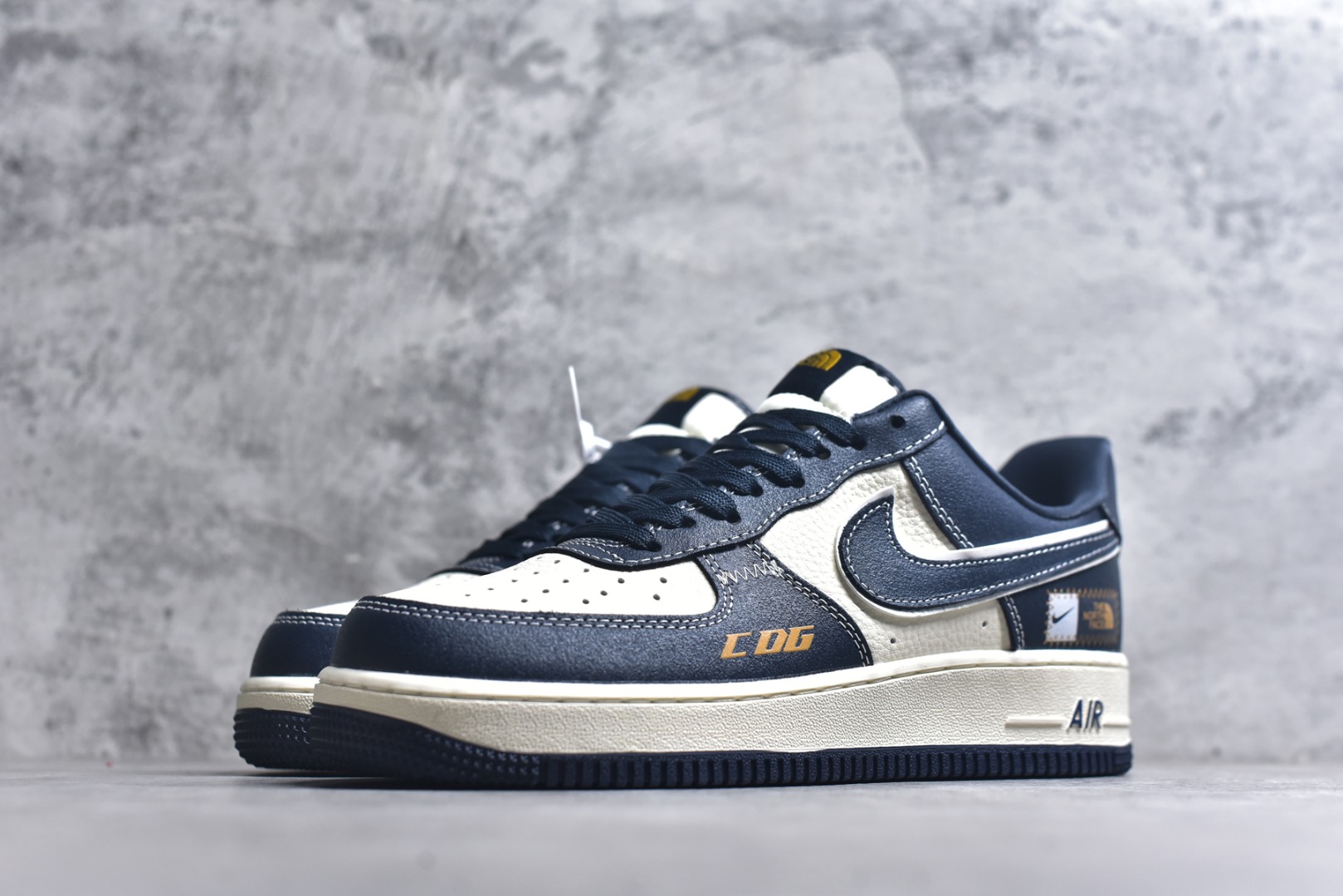 图片[2]-#海外限量发售！公司级Nike Air Force 1 \’07 Low “北面联名——CDG针织米蓝”空军一号 低帮 运动鞋 休闲鞋 折边针车 工艺难度大 原楦头原纸板 原装鞋盒 定制五金配件 内置全掌气垫 原厂鞋底 货号：KK1988-014 尺码：36 36.5 37.5 38 38.5 39 40 40.5 41 42 42.5 43 44 44.5 45-选品中心