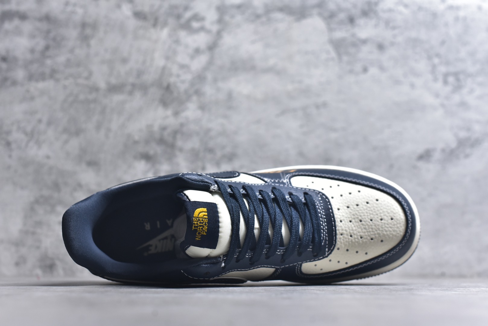 图片[4]-#海外限量发售！公司级Nike Air Force 1 \’07 Low “北面联名——CDG针织米蓝”空军一号 低帮 运动鞋 休闲鞋 折边针车 工艺难度大 原楦头原纸板 原装鞋盒 定制五金配件 内置全掌气垫 原厂鞋底 货号：KK1988-014 尺码：36 36.5 37.5 38 38.5 39 40 40.5 41 42 42.5 43 44 44.5 45-选品中心