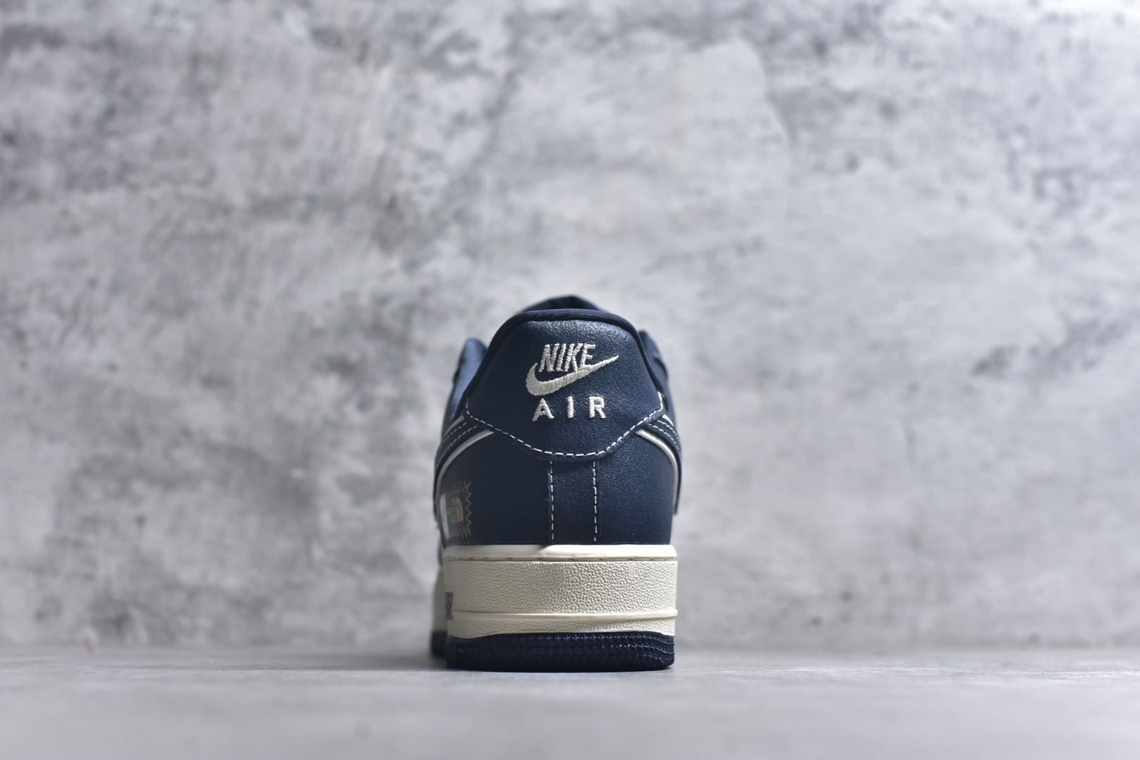 图片[5]-#海外限量发售！公司级Nike Air Force 1 \’07 Low “北面联名——CDG针织米蓝”空军一号 低帮 运动鞋 休闲鞋 折边针车 工艺难度大 原楦头原纸板 原装鞋盒 定制五金配件 内置全掌气垫 原厂鞋底 货号：KK1988-014 尺码：36 36.5 37.5 38 38.5 39 40 40.5 41 42 42.5 43 44 44.5 45-选品中心