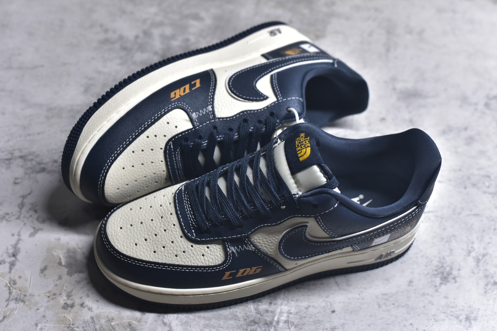 图片[7]-#海外限量发售！公司级Nike Air Force 1 \’07 Low “北面联名——CDG针织米蓝”空军一号 低帮 运动鞋 休闲鞋 折边针车 工艺难度大 原楦头原纸板 原装鞋盒 定制五金配件 内置全掌气垫 原厂鞋底 货号：KK1988-014 尺码：36 36.5 37.5 38 38.5 39 40 40.5 41 42 42.5 43 44 44.5 45-选品中心