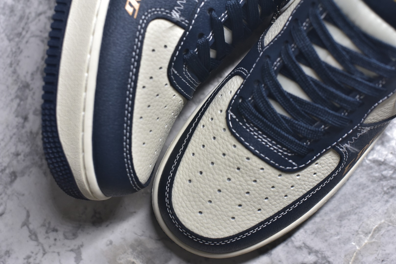 图片[8]-#海外限量发售！公司级Nike Air Force 1 \’07 Low “北面联名——CDG针织米蓝”空军一号 低帮 运动鞋 休闲鞋 折边针车 工艺难度大 原楦头原纸板 原装鞋盒 定制五金配件 内置全掌气垫 原厂鞋底 货号：KK1988-014 尺码：36 36.5 37.5 38 38.5 39 40 40.5 41 42 42.5 43 44 44.5 45-选品中心