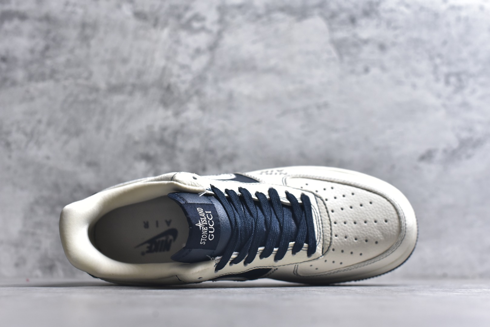 图片[4]-#海外限量发售！公司级Nike Air Force 1 \’07 Low “古驰联名 石头岛联名——米白石墨亮边”空军一号 低帮 运动鞋 休闲鞋 折边针车 工艺难度大 原楦头原纸板 原装鞋盒 定制五金配件 内置全掌气垫 原厂鞋底 货号：KK1988-013 尺码：36 36.5 37.5 38 38.5 39 40 40.5 41 42 42.5 43 44 44.5 45-选品中心