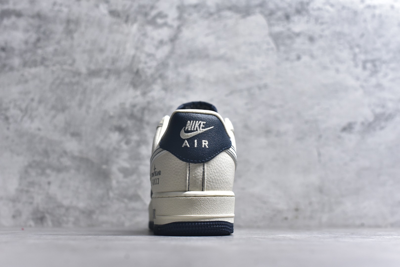 图片[5]-#海外限量发售！公司级Nike Air Force 1 \’07 Low “古驰联名 石头岛联名——米白石墨亮边”空军一号 低帮 运动鞋 休闲鞋 折边针车 工艺难度大 原楦头原纸板 原装鞋盒 定制五金配件 内置全掌气垫 原厂鞋底 货号：KK1988-013 尺码：36 36.5 37.5 38 38.5 39 40 40.5 41 42 42.5 43 44 44.5 45-选品中心