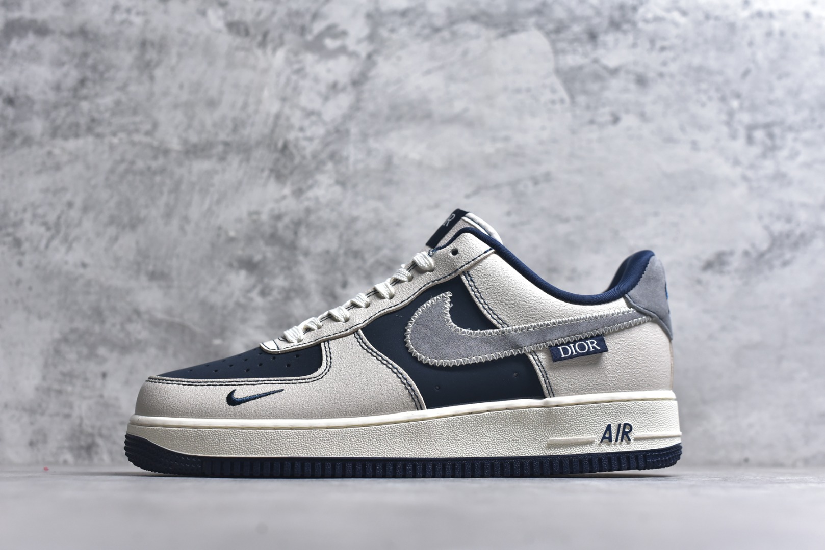 #海外限量发售！公司级Nike Air Force 1 \'07 Low “迪奥联名——米蓝针织灰勾”空军一号 低帮 运动鞋 休闲鞋 折边针车 工艺难度大 原楦头原纸板 原装鞋盒 定制五金配件 内置全掌气垫 原厂鞋底 货号：KK1988-012 尺码：36 36.5 37.5 38 38.5 39 40 40.5 41 42 42.5 43 44 44.5 45-选品中心
