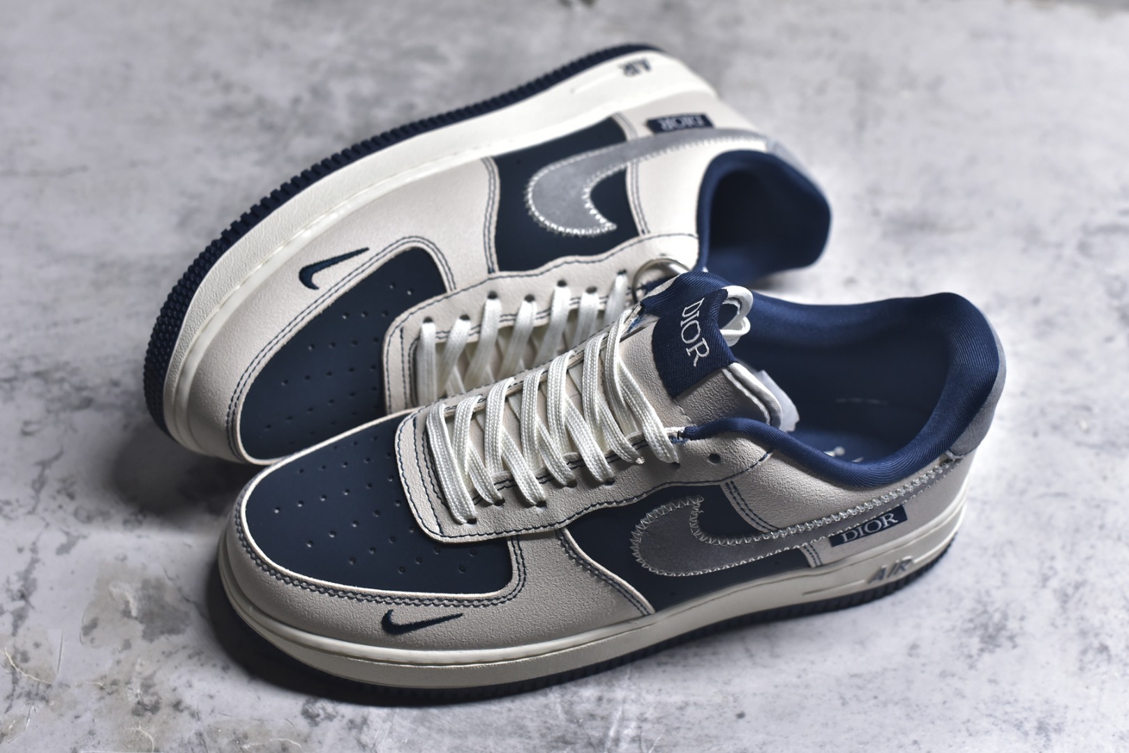 图片[7]-#海外限量发售！公司级Nike Air Force 1 \’07 Low “迪奥联名——米蓝针织灰勾”空军一号 低帮 运动鞋 休闲鞋 折边针车 工艺难度大 原楦头原纸板 原装鞋盒 定制五金配件 内置全掌气垫 原厂鞋底 货号：KK1988-012 尺码：36 36.5 37.5 38 38.5 39 40 40.5 41 42 42.5 43 44 44.5 45-选品中心