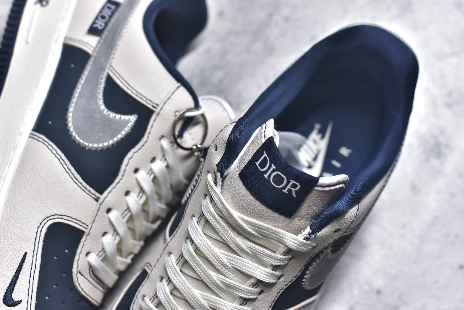 图片[9]-#海外限量发售！公司级Nike Air Force 1 \’07 Low “迪奥联名——米蓝针织灰勾”空军一号 低帮 运动鞋 休闲鞋 折边针车 工艺难度大 原楦头原纸板 原装鞋盒 定制五金配件 内置全掌气垫 原厂鞋底 货号：KK1988-012 尺码：36 36.5 37.5 38 38.5 39 40 40.5 41 42 42.5 43 44 44.5 45-选品中心