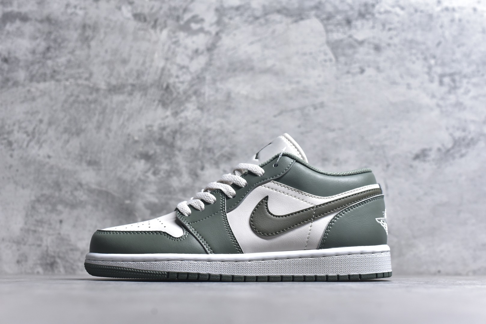 #Nike WMNS AIR JORDAN 1 LOW 低帮乔丹一代低帮经典复古文化休闲运动篮球鞋原鞋开模 拒绝公底 购置原厂同步原材料 都有细节还原98%原汁原味忠于原版 货号：553558 300 尺码：36-46-选品中心
