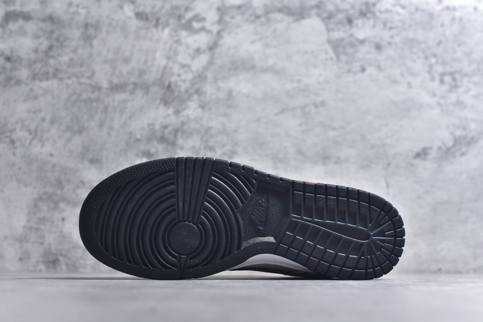 图片[6]-#Nike SB Dunk Low \”北面联名“——白红黑” 高端定制 低帮休闲板鞋 定制鞋盒 Ortholite鞋垫透气防臭 大厂纯原品质出货 超高清洁度 皮料切割干净无任何毛边 细节完美 货号：YF9511-910 尺码：36 36.5 37.5 38 38.5 39 40 40.5 41 42 42.5 43 44 44.5 45-选品中心