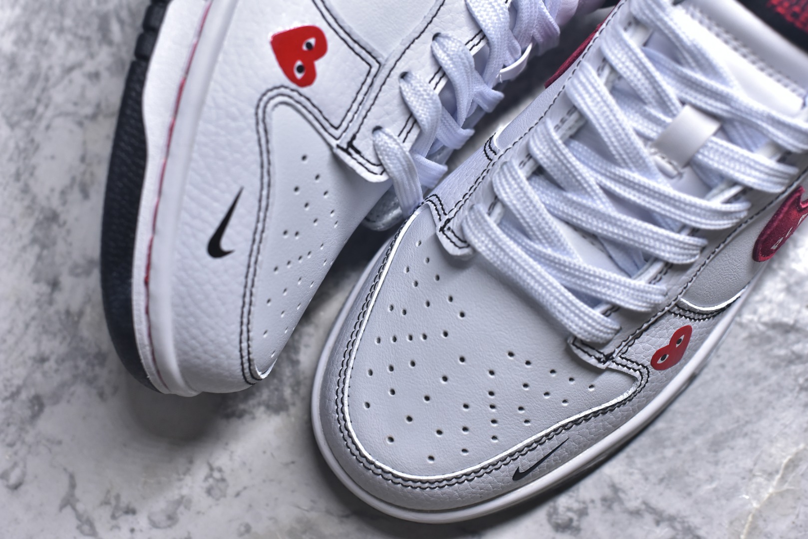 图片[8]-#Nike SB Dunk Low \”北面联名“——白红黑” 高端定制 低帮休闲板鞋 定制鞋盒 Ortholite鞋垫透气防臭 大厂纯原品质出货 超高清洁度 皮料切割干净无任何毛边 细节完美 货号：YF9511-910 尺码：36 36.5 37.5 38 38.5 39 40 40.5 41 42 42.5 43 44 44.5 45-选品中心