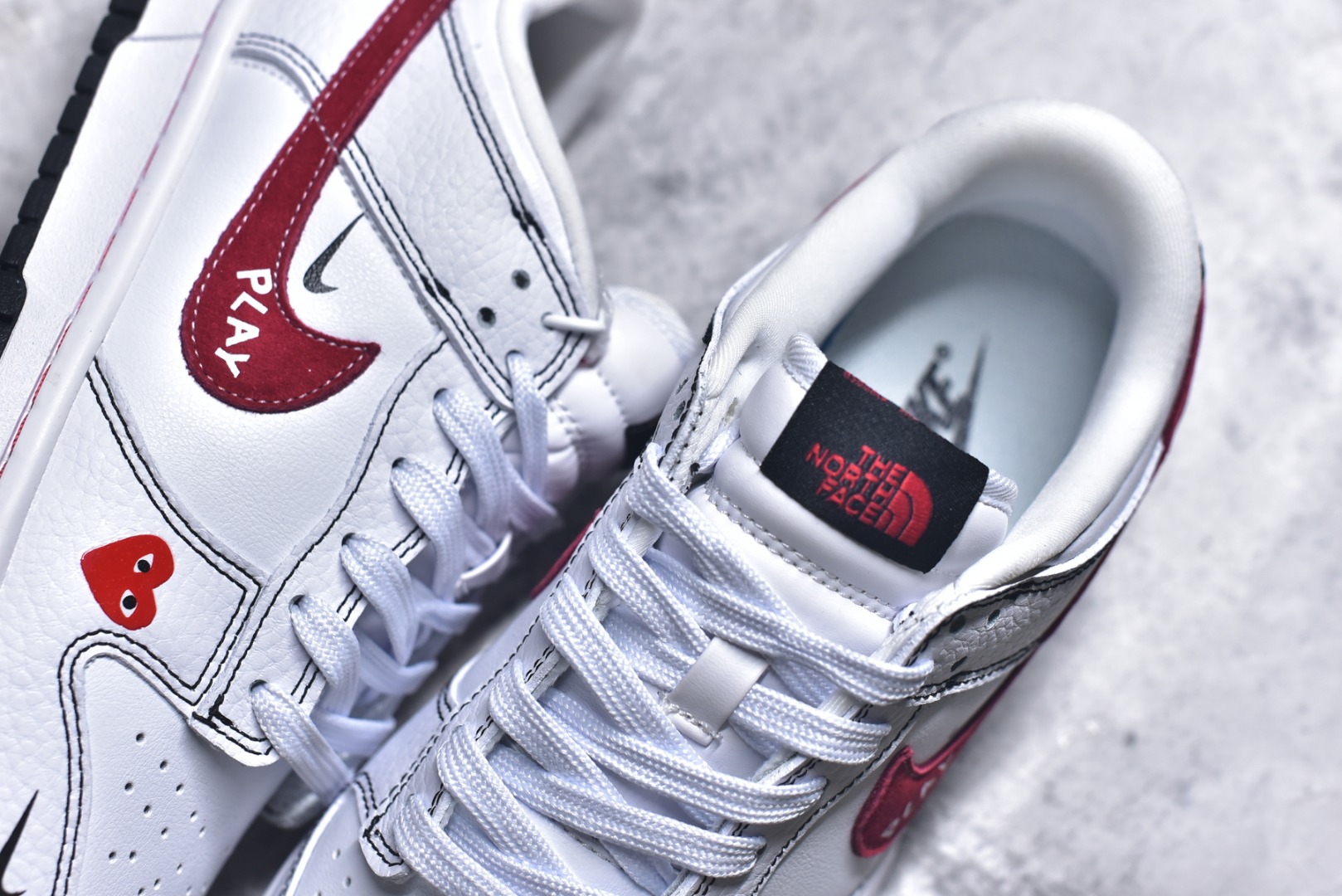 图片[9]-#Nike SB Dunk Low \”北面联名“——白红黑” 高端定制 低帮休闲板鞋 定制鞋盒 Ortholite鞋垫透气防臭 大厂纯原品质出货 超高清洁度 皮料切割干净无任何毛边 细节完美 货号：YF9511-910 尺码：36 36.5 37.5 38 38.5 39 40 40.5 41 42 42.5 43 44 44.5 45-选品中心