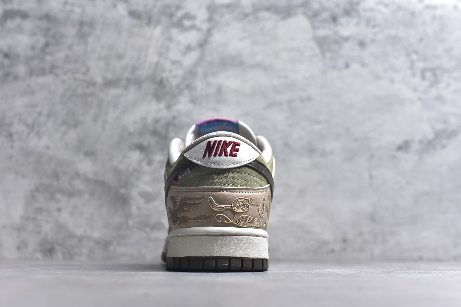 图片[5]-#市面唯一头层皮1：1版本！！ 市面唯一头层皮1：1版本！！ Nike SB Dunk Low“ 马年限定-头层皮” 周年高端定制 低帮休闲板鞋 定制鞋盒 大厂纯原品质出货 超高清洁度 皮料切割干净无任何毛边 细节完美 货号：IQ1118-220 尺码：36 36.5 37.5 38 38.5 39 40 40.5 41 42 42.5 43 44 44.5 45-选品中心