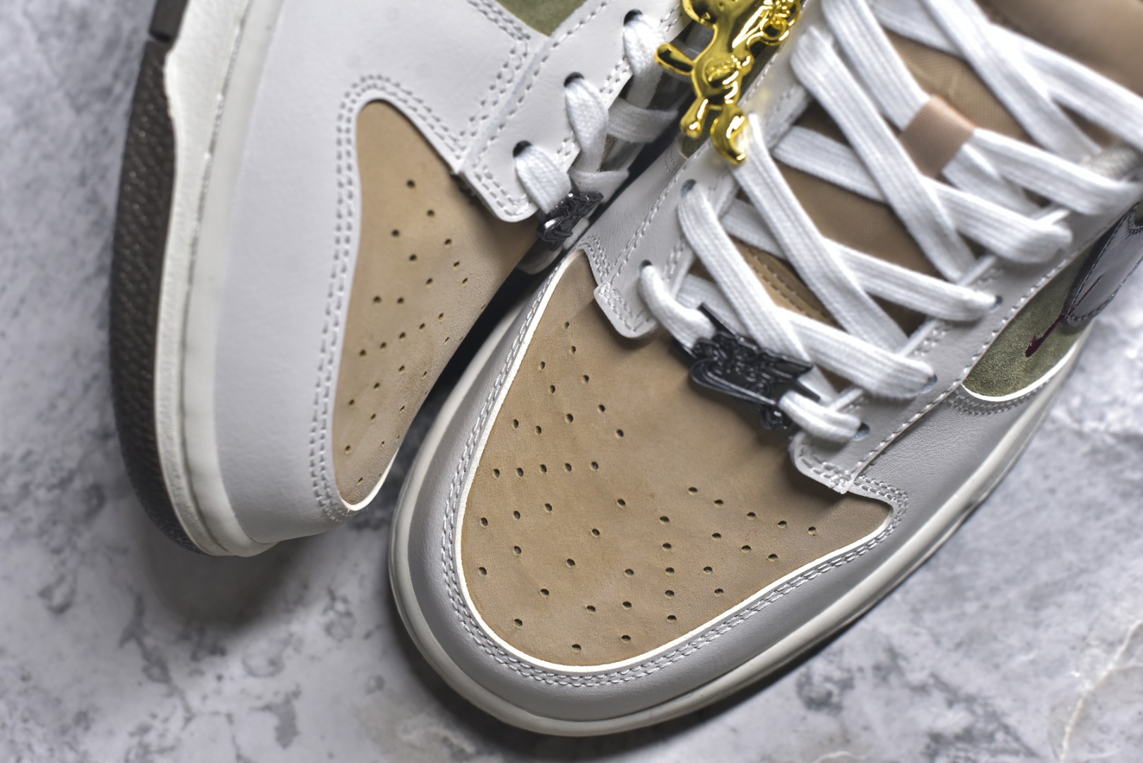 图片[8]-#市面唯一头层皮1：1版本！！ 市面唯一头层皮1：1版本！！ Nike SB Dunk Low“ 马年限定-头层皮” 周年高端定制 低帮休闲板鞋 定制鞋盒 大厂纯原品质出货 超高清洁度 皮料切割干净无任何毛边 细节完美 货号：IQ1118-220 尺码：36 36.5 37.5 38 38.5 39 40 40.5 41 42 42.5 43 44 44.5 45-选品中心