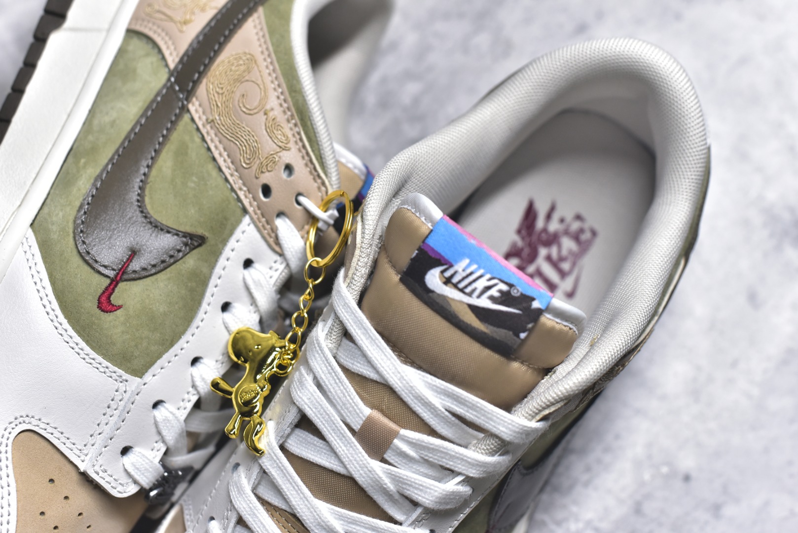 图片[9]-#市面唯一头层皮1：1版本！！ 市面唯一头层皮1：1版本！！ Nike SB Dunk Low“ 马年限定-头层皮” 周年高端定制 低帮休闲板鞋 定制鞋盒 大厂纯原品质出货 超高清洁度 皮料切割干净无任何毛边 细节完美 货号：IQ1118-220 尺码：36 36.5 37.5 38 38.5 39 40 40.5 41 42 42.5 43 44 44.5 45-选品中心