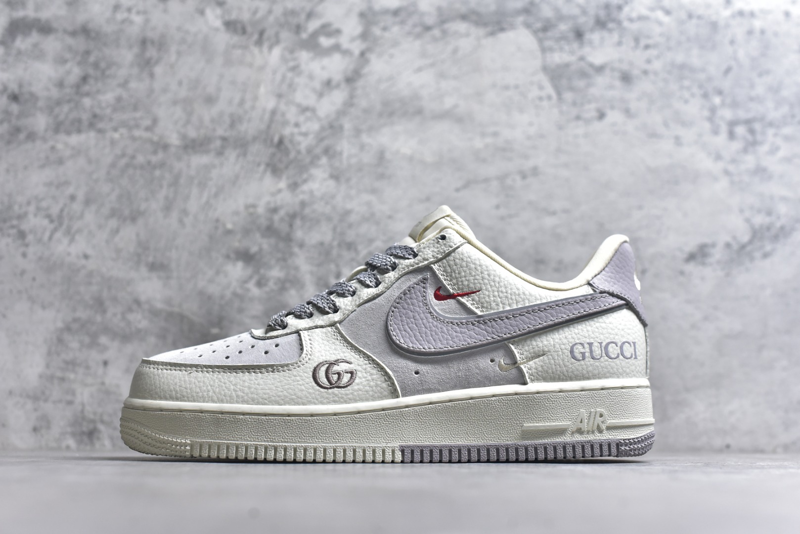 #海外限量发售！公司级NIke Air Force 1 \'07 Low GUCCI 联名--白浅褐色空军一号低帮 运动鞋 休闲鞋 折边针车 工艺难度大 原楦头原纸板 高端定制鞋盒 原厂鞋底 超高清洁度 细节完美 货号：YF9511-807 尺码：36 36.5 37.5 38 38.5 39 40 40.5 41 42 42.5 43 44 44.5 45-选品中心