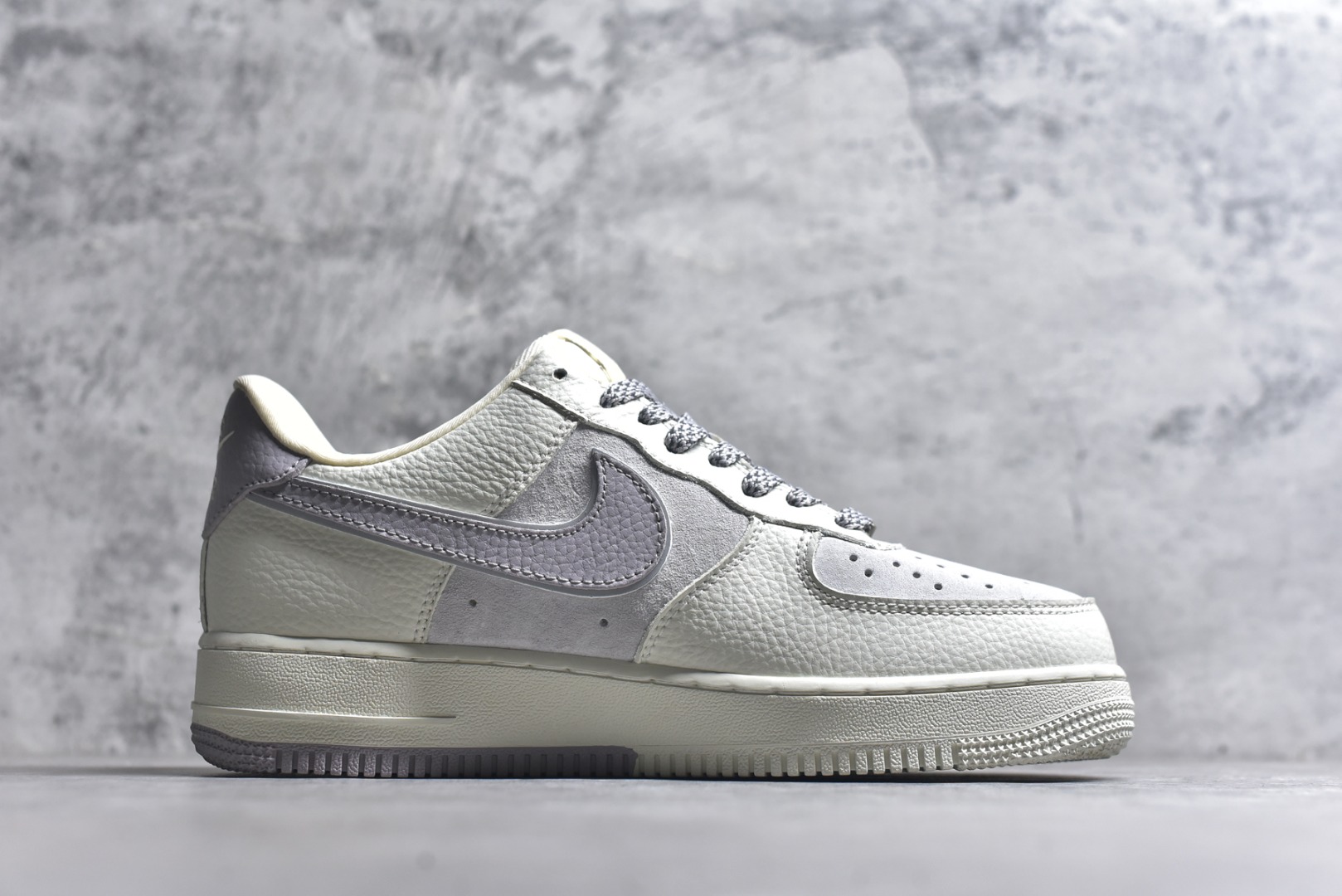 图片[3]-#海外限量发售！公司级NIke Air Force 1 \’07 Low GUCCI 联名–白浅褐色空军一号低帮 运动鞋 休闲鞋 折边针车 工艺难度大 原楦头原纸板 高端定制鞋盒 原厂鞋底 超高清洁度 细节完美 货号：YF9511-807 尺码：36 36.5 37.5 38 38.5 39 40 40.5 41 42 42.5 43 44 44.5 45-选品中心
