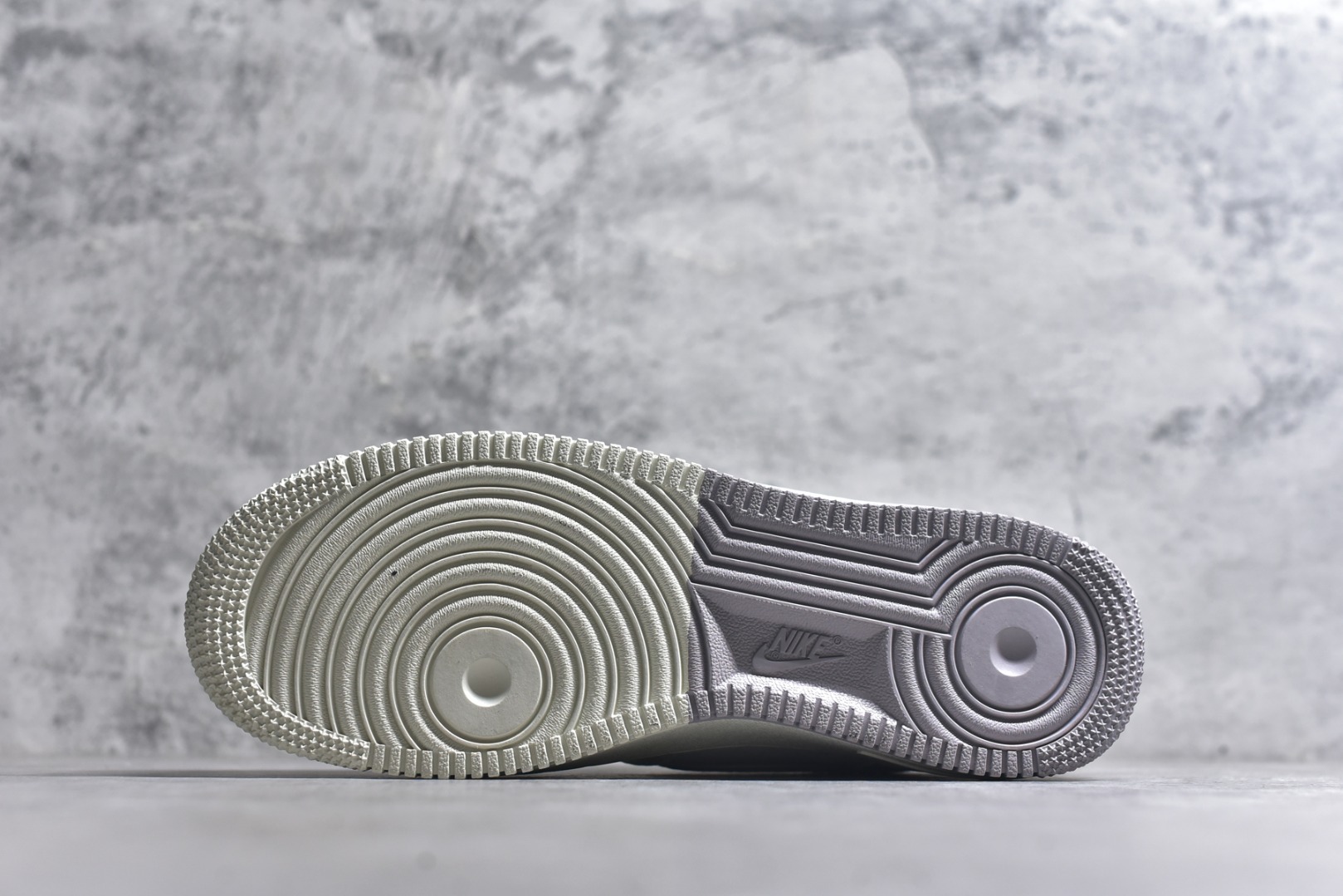 图片[6]-#海外限量发售！公司级NIke Air Force 1 \’07 Low GUCCI 联名–白浅褐色空军一号低帮 运动鞋 休闲鞋 折边针车 工艺难度大 原楦头原纸板 高端定制鞋盒 原厂鞋底 超高清洁度 细节完美 货号：YF9511-807 尺码：36 36.5 37.5 38 38.5 39 40 40.5 41 42 42.5 43 44 44.5 45-选品中心