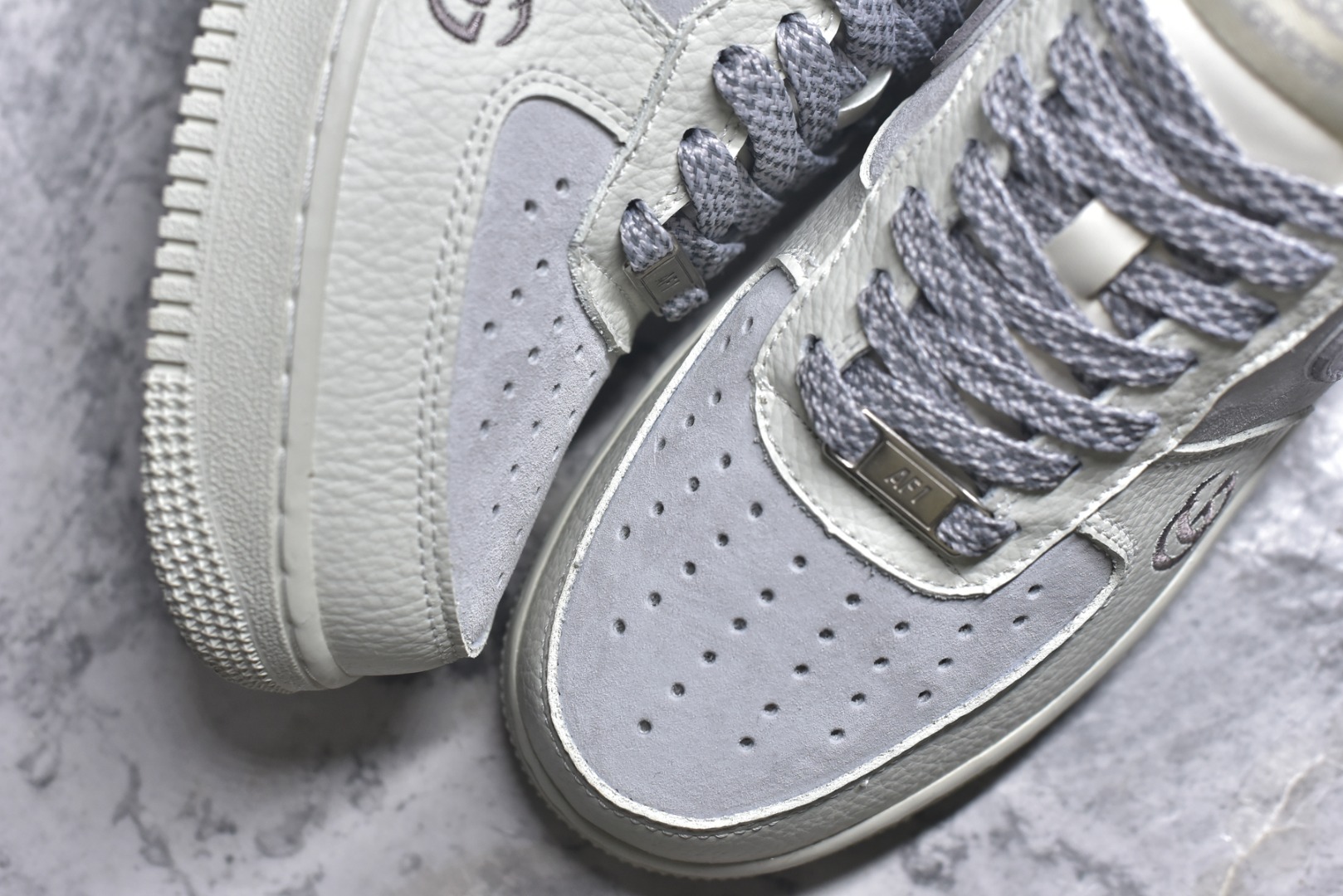 图片[8]-#海外限量发售！公司级NIke Air Force 1 \’07 Low GUCCI 联名–白浅褐色空军一号低帮 运动鞋 休闲鞋 折边针车 工艺难度大 原楦头原纸板 高端定制鞋盒 原厂鞋底 超高清洁度 细节完美 货号：YF9511-807 尺码：36 36.5 37.5 38 38.5 39 40 40.5 41 42 42.5 43 44 44.5 45-选品中心