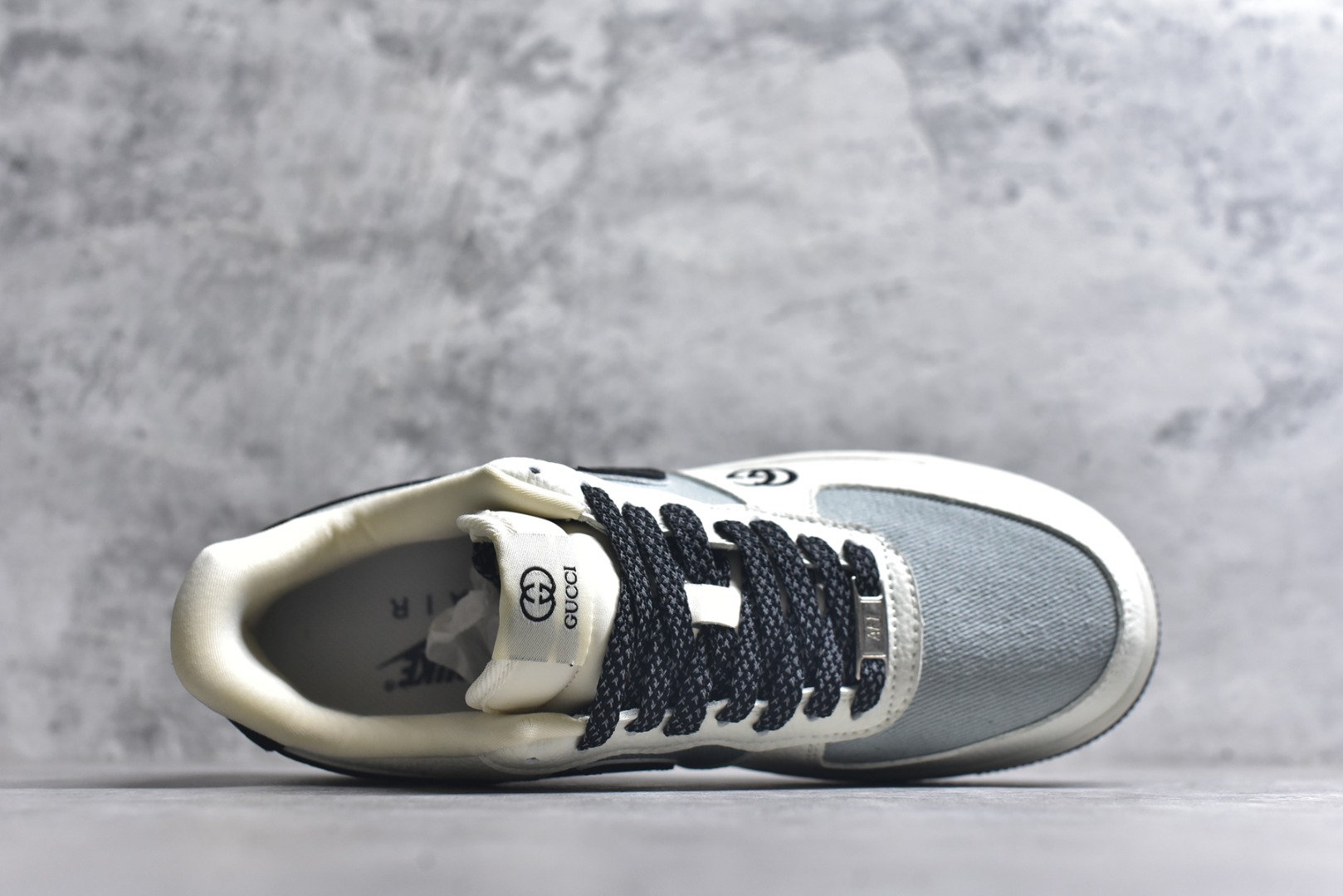 图片[4]-#海外限量发售！公司级NIke Air Force 1 \’07 Low GUCCI 联名–白灰黑空军一号低帮 运动鞋 休闲鞋 折边针车 防水帆布 工艺难度大 原楦头原纸板 高端定制鞋盒 原厂鞋底 超高清洁度 细节完美 货号：YF9511-808 尺码：36 36.5 37.5 38 38.5 39 40 40.5 41 42 42.5 43 44 44.5 45-选品中心