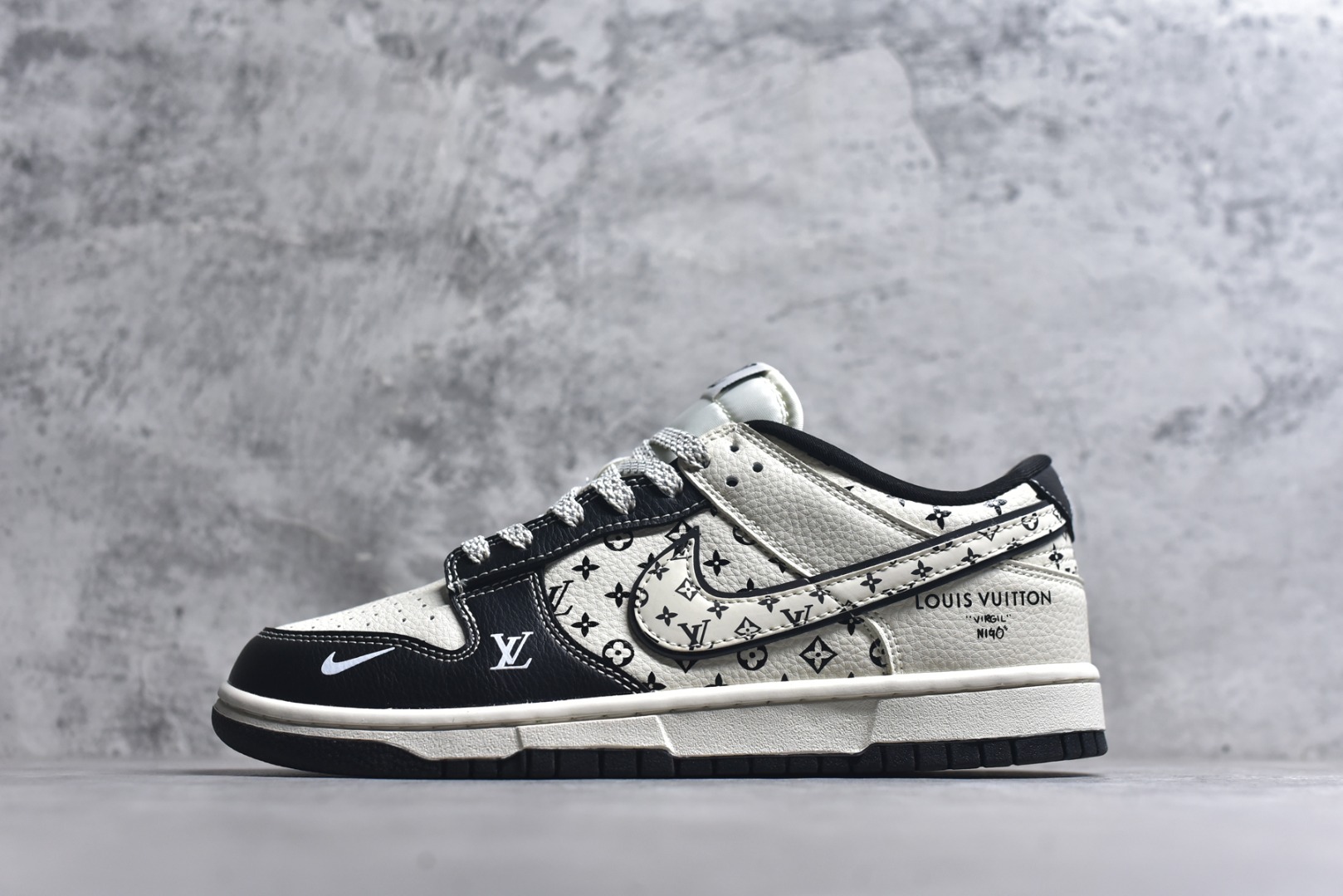 #海外爆款限量发售！Nike SB Dunk Low“ LV联名—米黑印花” 周年高端定制 低帮休闲板鞋 定制鞋盒 大厂纯原品质出货 超高清洁度 皮料切割干净无任何毛边 细节完美 货号：MN1688-101 尺码：36 36.5 37.5 38 38.5 39 40 40.5 41 42 42.5 43 44 44.5 45-选品中心