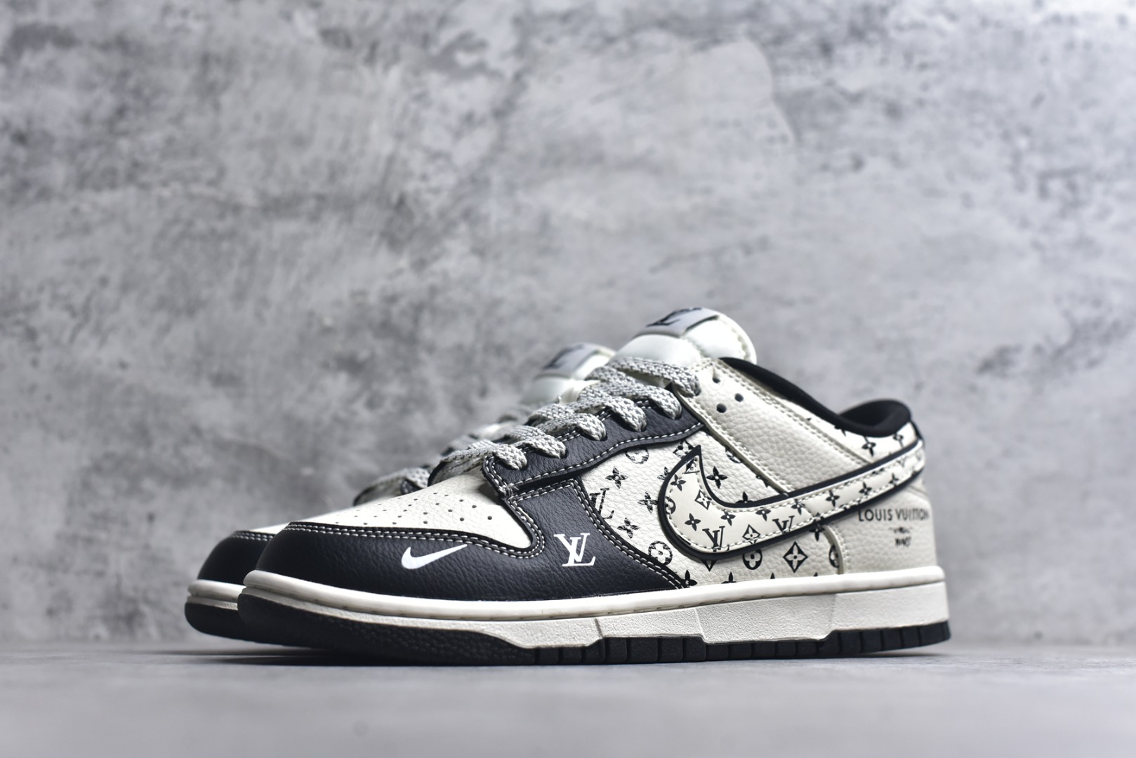 图片[2]-#海外爆款限量发售！Nike SB Dunk Low“ LV联名—米黑印花” 周年高端定制 低帮休闲板鞋 定制鞋盒 大厂纯原品质出货 超高清洁度 皮料切割干净无任何毛边 细节完美 货号：MN1688-101 尺码：36 36.5 37.5 38 38.5 39 40 40.5 41 42 42.5 43 44 44.5 45-选品中心