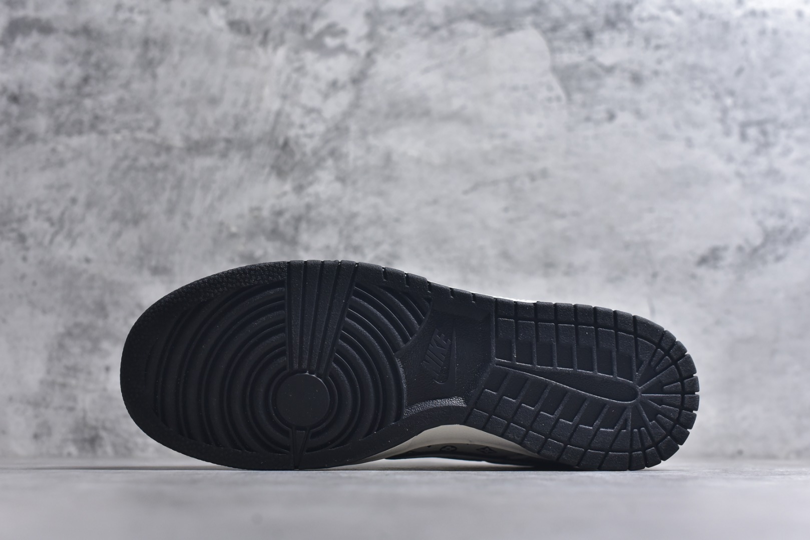 图片[6]-#海外爆款限量发售！Nike SB Dunk Low“ LV联名—米黑印花” 周年高端定制 低帮休闲板鞋 定制鞋盒 大厂纯原品质出货 超高清洁度 皮料切割干净无任何毛边 细节完美 货号：MN1688-101 尺码：36 36.5 37.5 38 38.5 39 40 40.5 41 42 42.5 43 44 44.5 45-选品中心