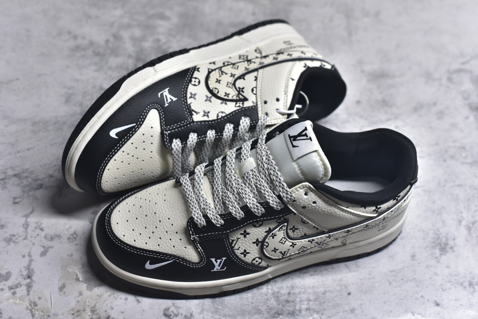 图片[7]-#海外爆款限量发售！Nike SB Dunk Low“ LV联名—米黑印花” 周年高端定制 低帮休闲板鞋 定制鞋盒 大厂纯原品质出货 超高清洁度 皮料切割干净无任何毛边 细节完美 货号：MN1688-101 尺码：36 36.5 37.5 38 38.5 39 40 40.5 41 42 42.5 43 44 44.5 45-选品中心